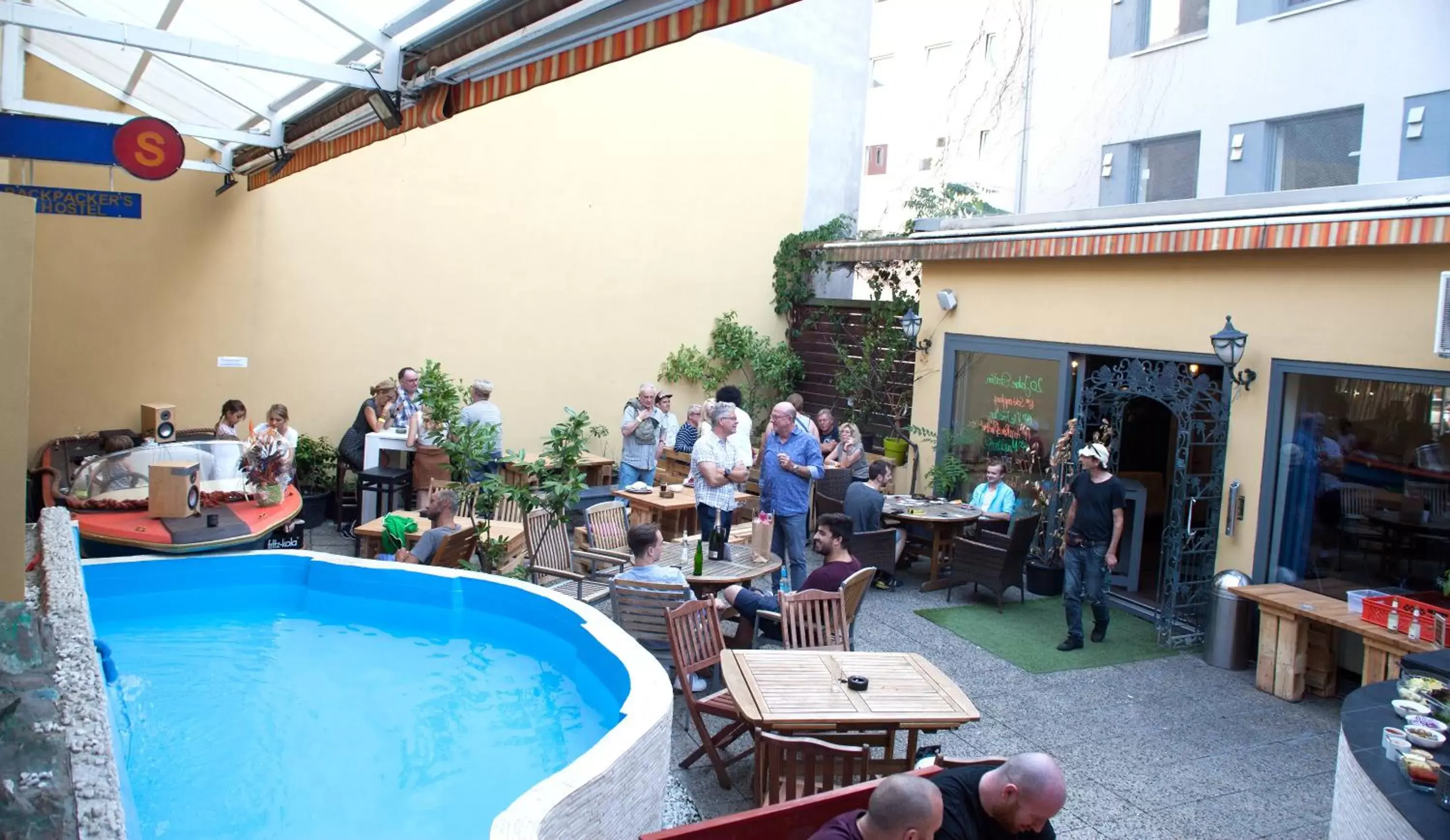 Pool view, Swimming Pool in Station - Hostel for Backpackers