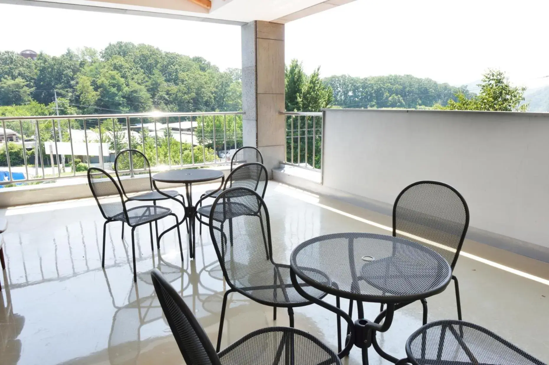 Property building, Balcony/Terrace in Andong Poong-gyung HOSTEL n LIBRARY