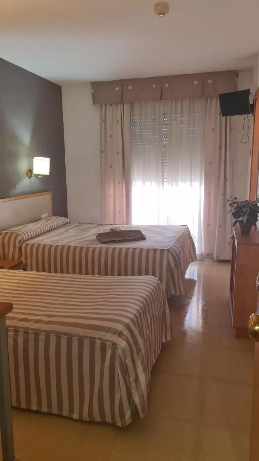 Photo of the whole room, Bed in Hotel Cosmos Tarragona