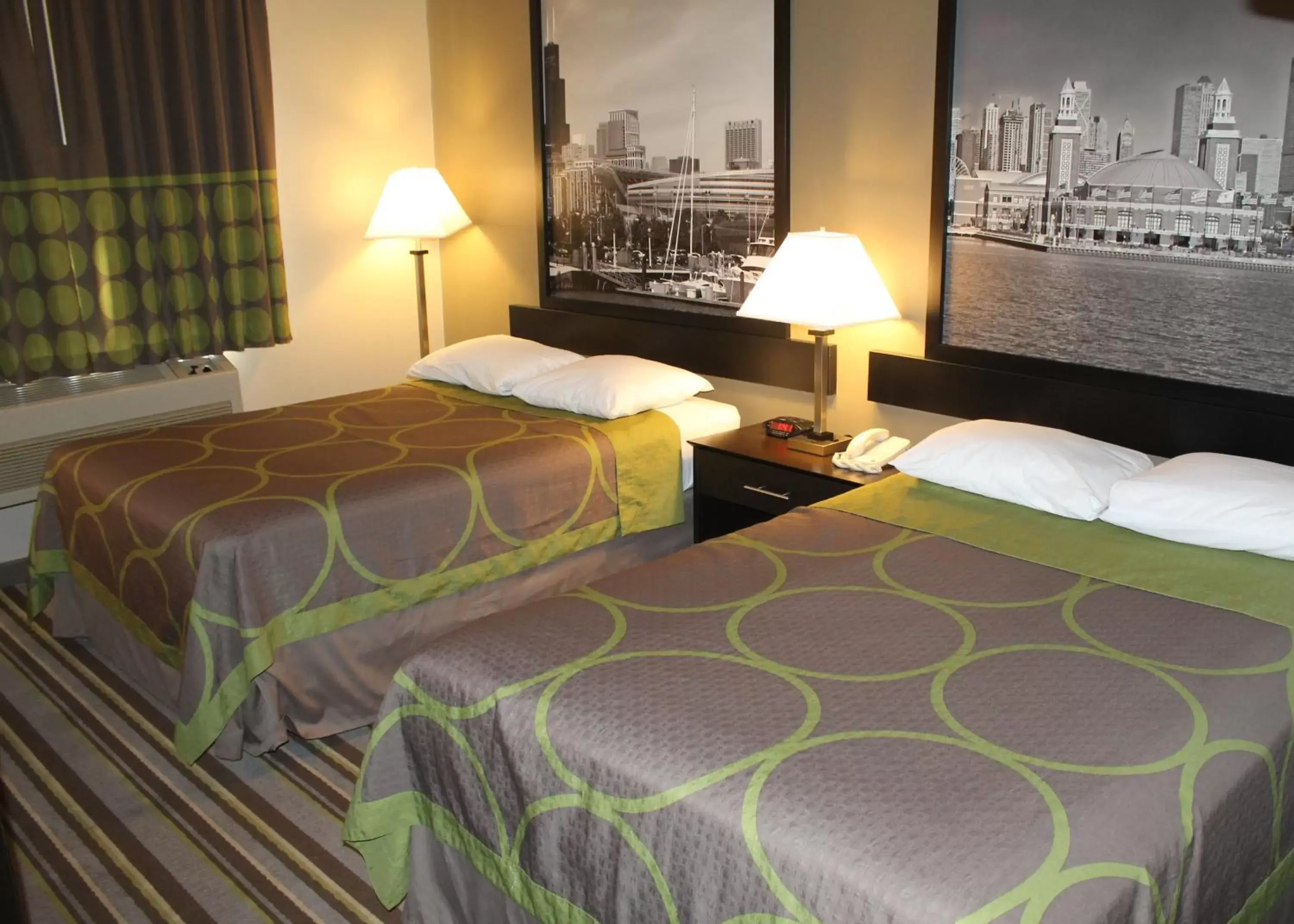 Bedroom, Bed in Super 8 by Wyndham Bridgeview/Chicago Area Bedroom, Bed in Super 8 by Wyndham Bridgeview/Chicago Area