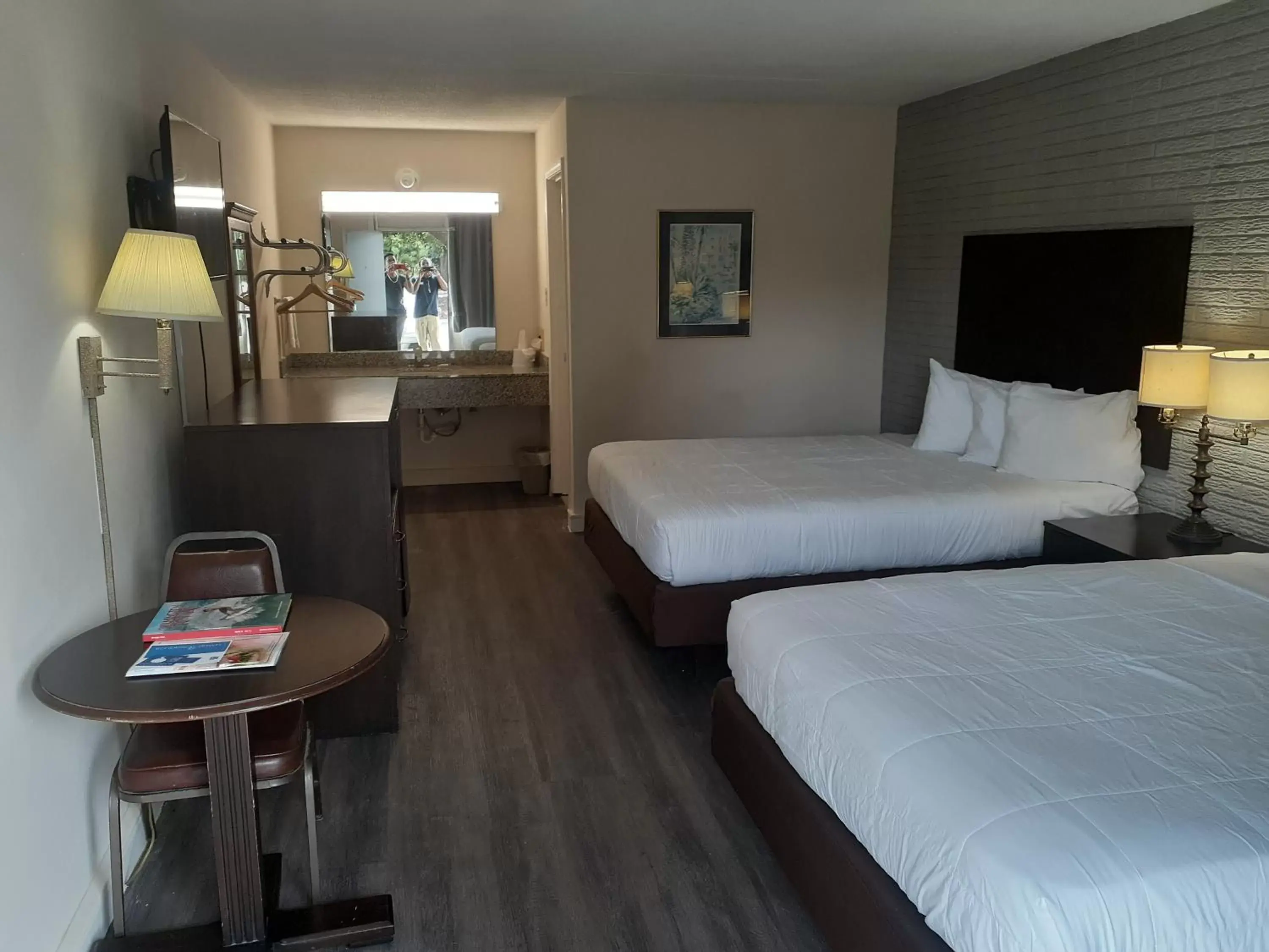 Bed in Rodeway Inn & Suites Wilmington North