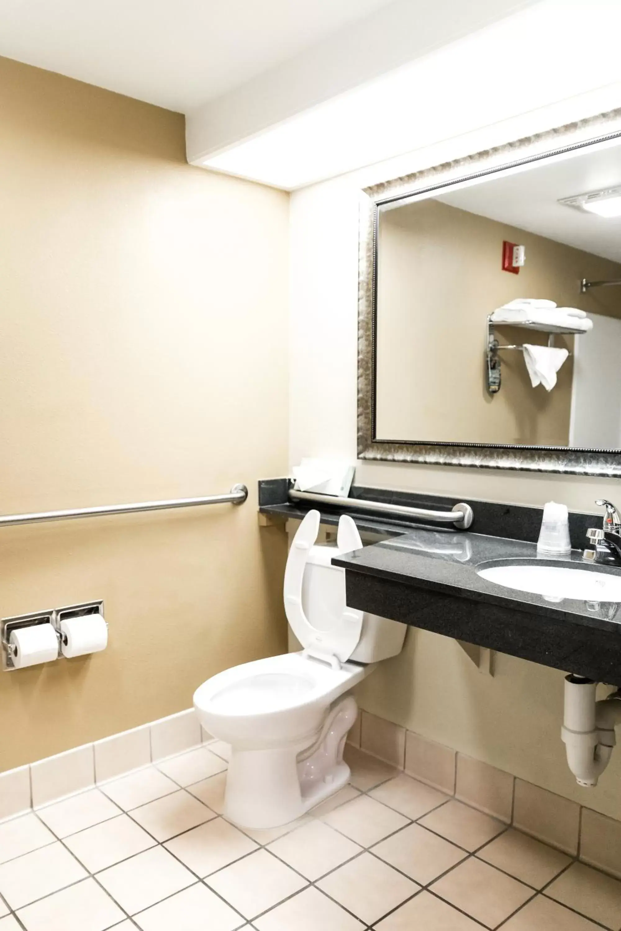 Bathroom in Best Western Kiva Inn