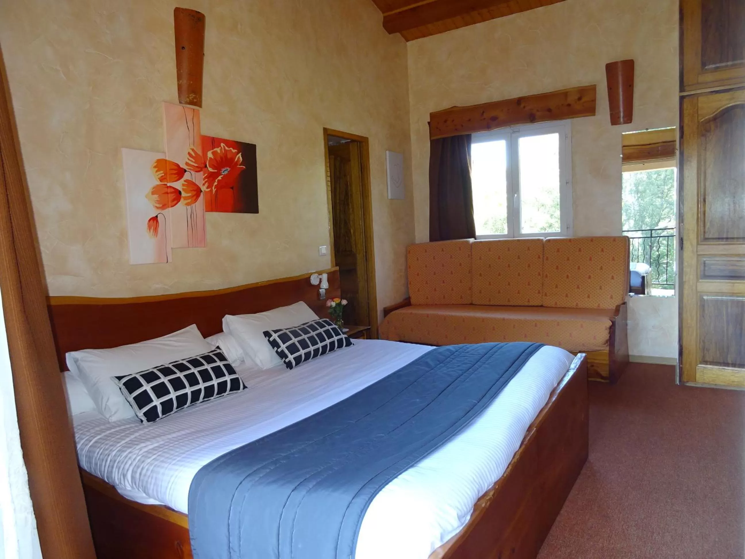 Bedroom in Les Chambres d'Hotes au Bois Fleuri