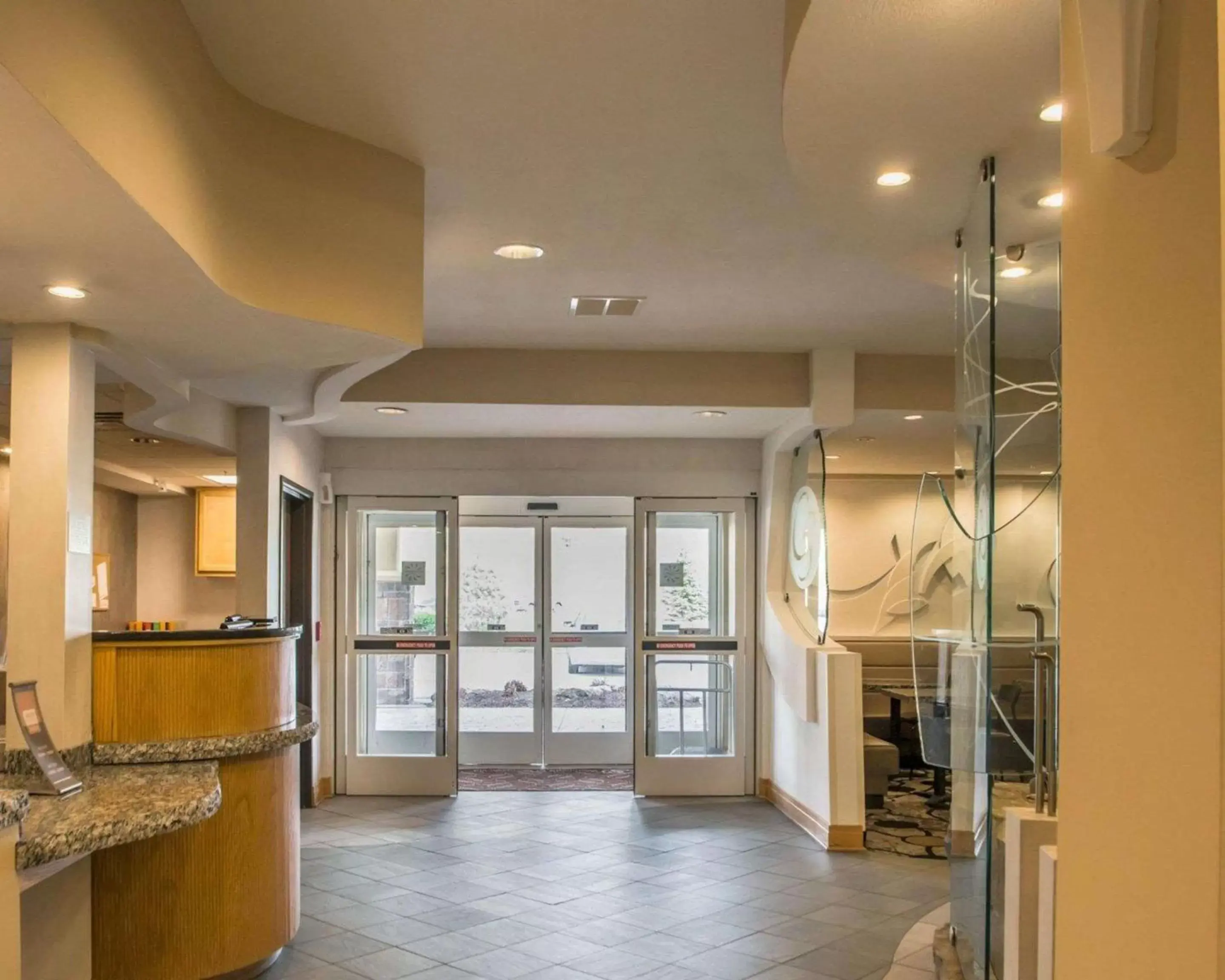 Lobby or reception in Comfort Suites Monroeville