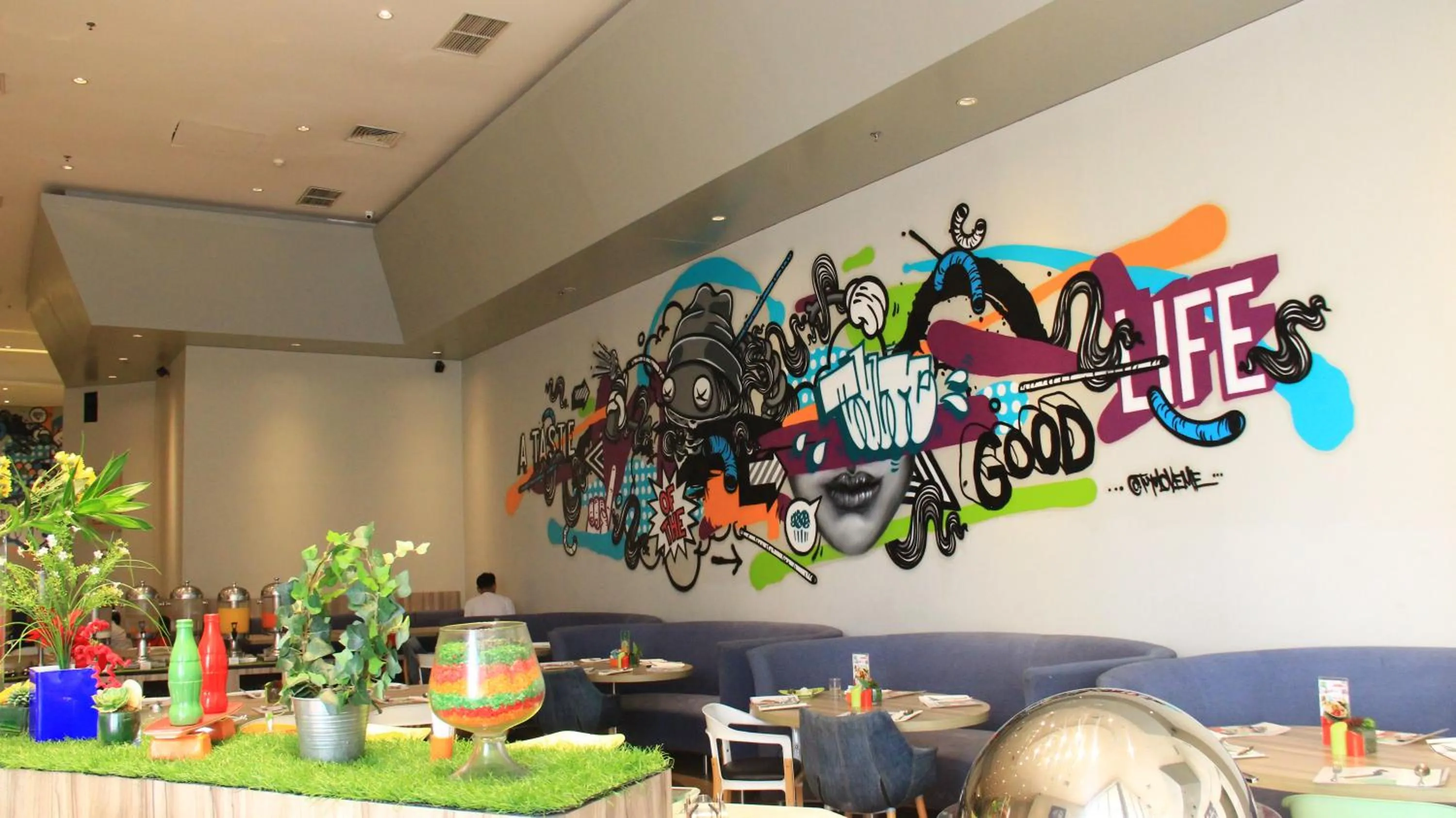 Restaurant/places to eat in Ibis Styles Jakarta Mangga Dua Square