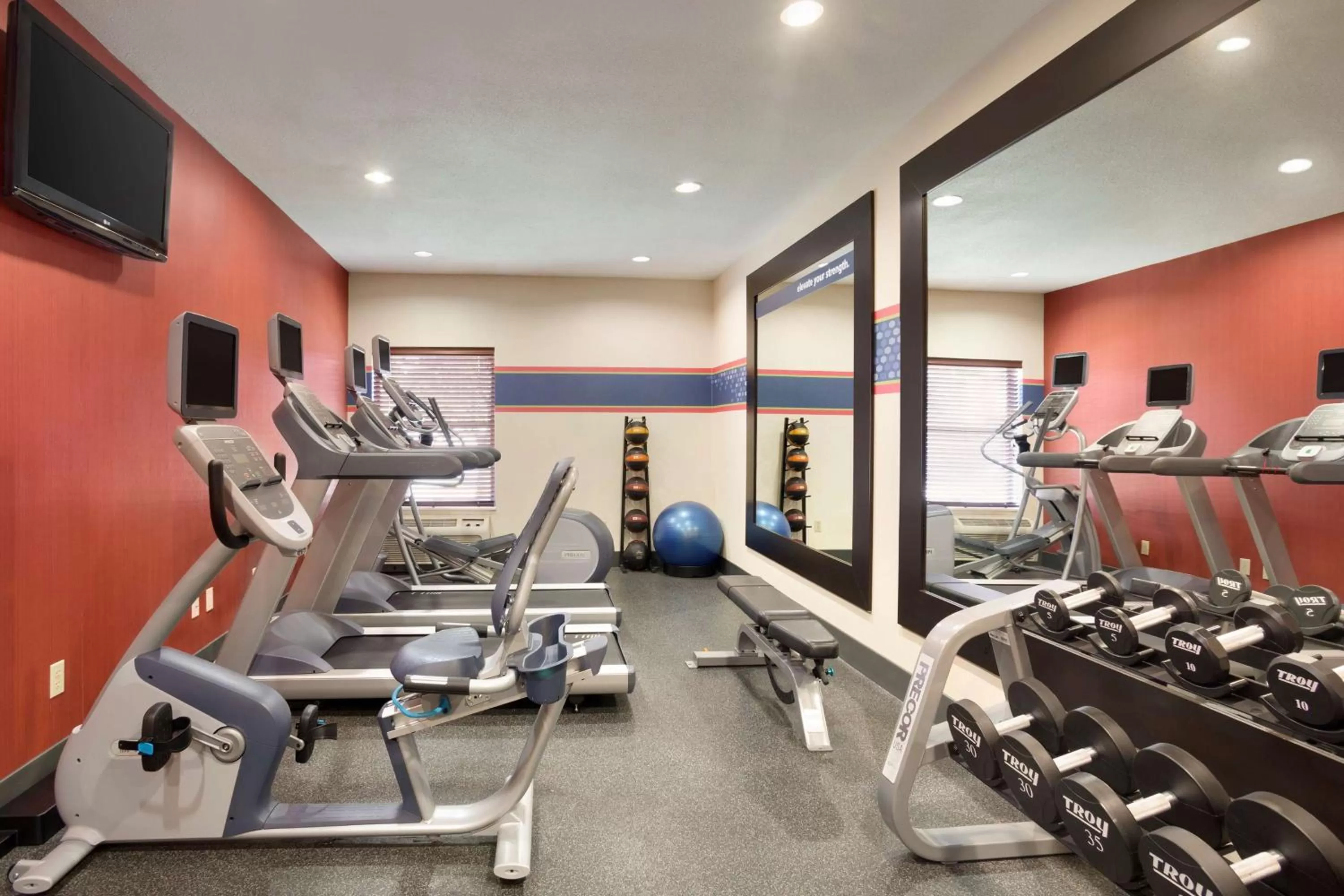 Fitness centre/facilities in Hampton Inn Fort Worth Southwest Cityview