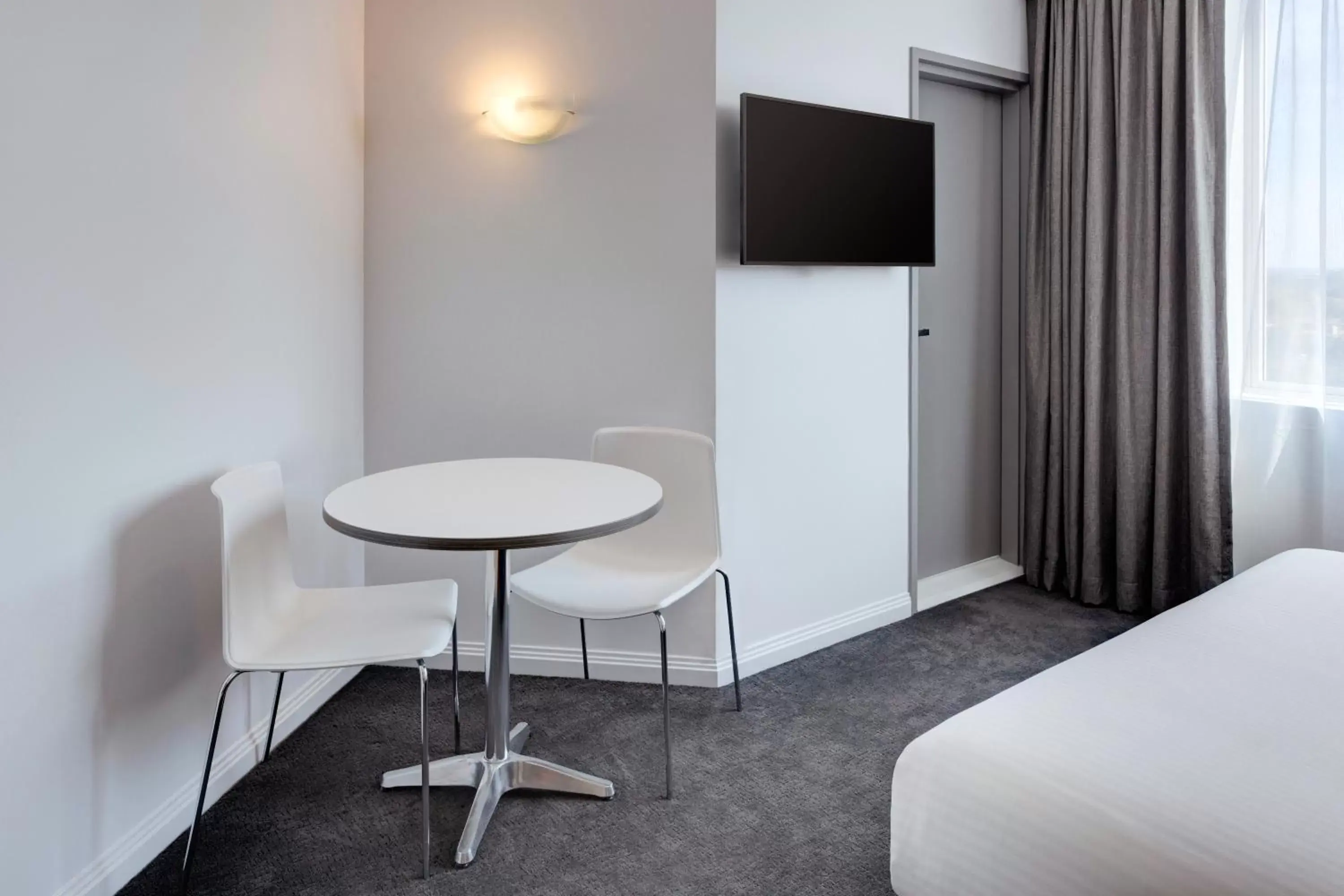 TV and multimedia, TV/Entertainment Center in Mercure Sydney Bankstown