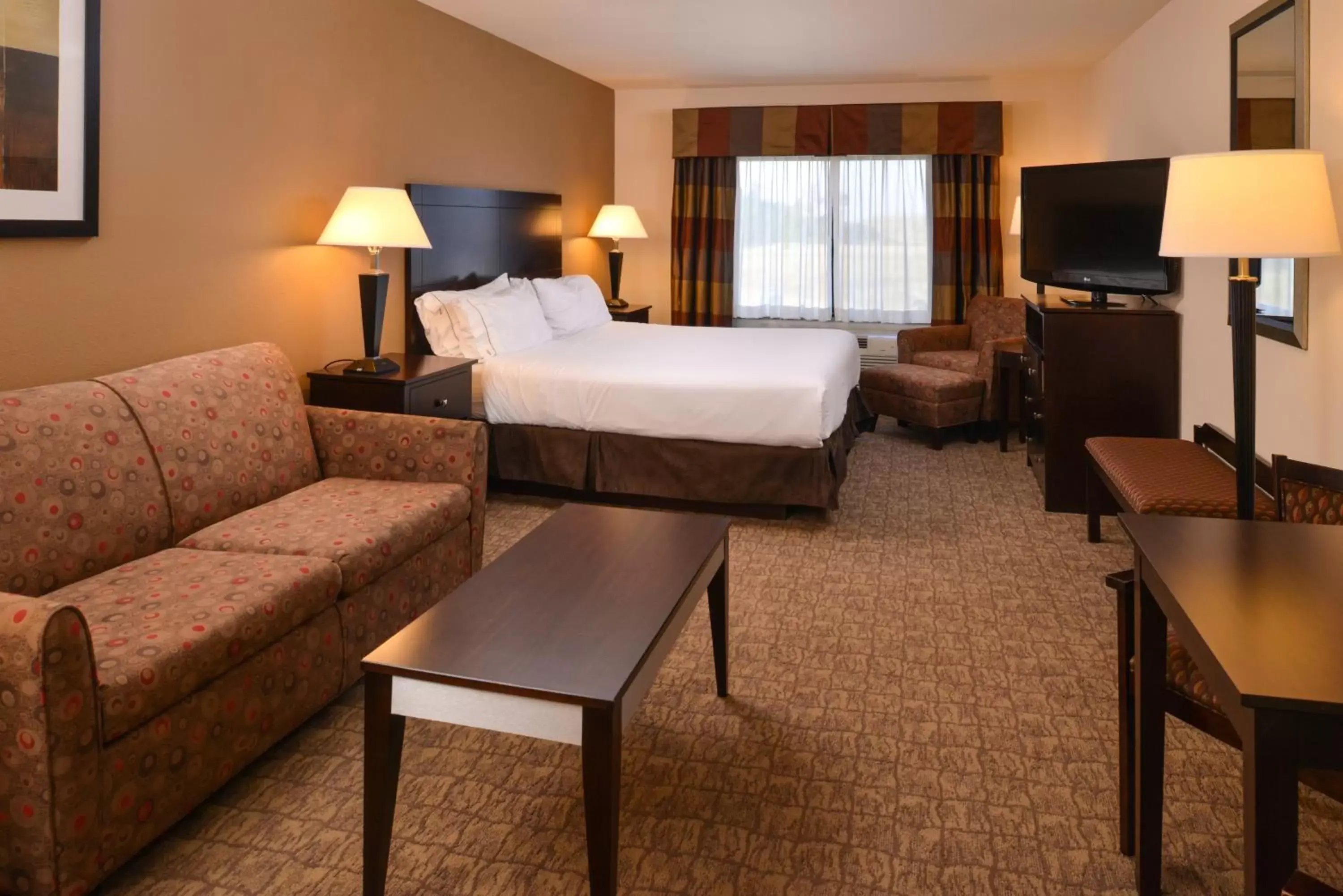 Photo of the whole room in Holiday Inn Express and Suites Wheeling, an IHG Hotel