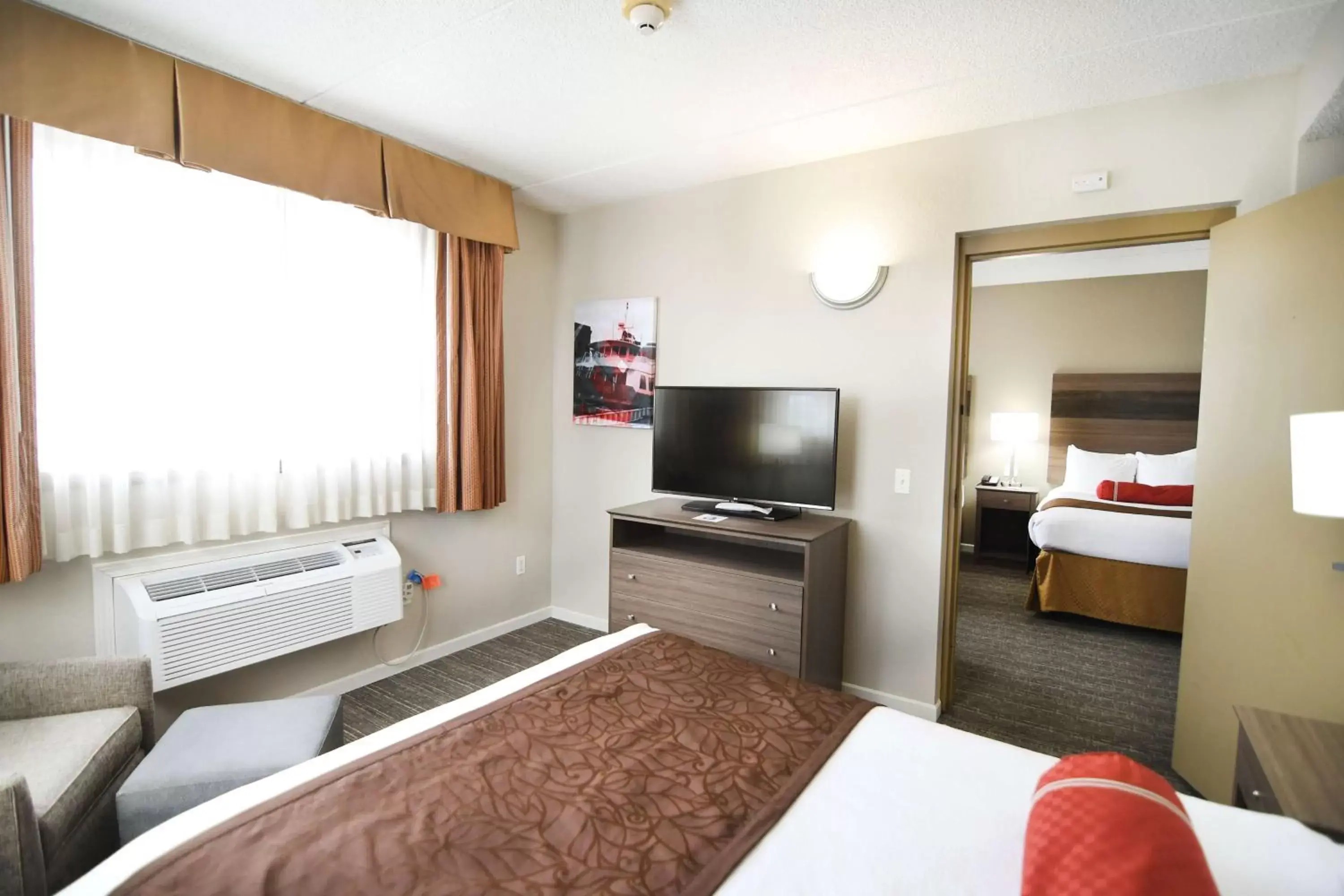 Photo of the whole room, Bed in Best Western Plus Sandusky Hotel & Suites Photo of the whole room, Bed in Best Western Plus Sandusky Hotel & Suites