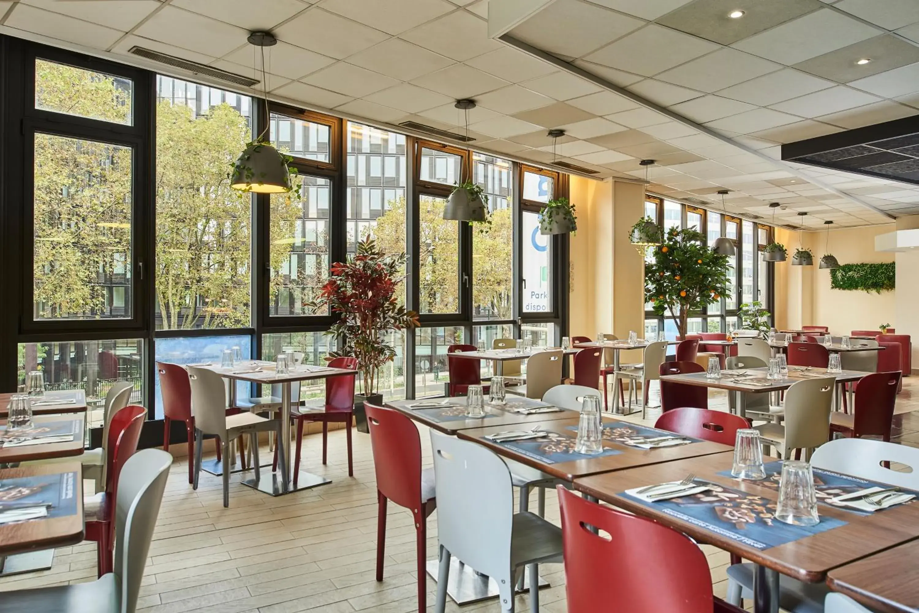Restaurant/places to eat in Campanile Paris Sud - Porte d'Orléans - Arcueil Restaurant/places to eat in Campanile Paris Sud - Porte d'Orléans - Arcueil