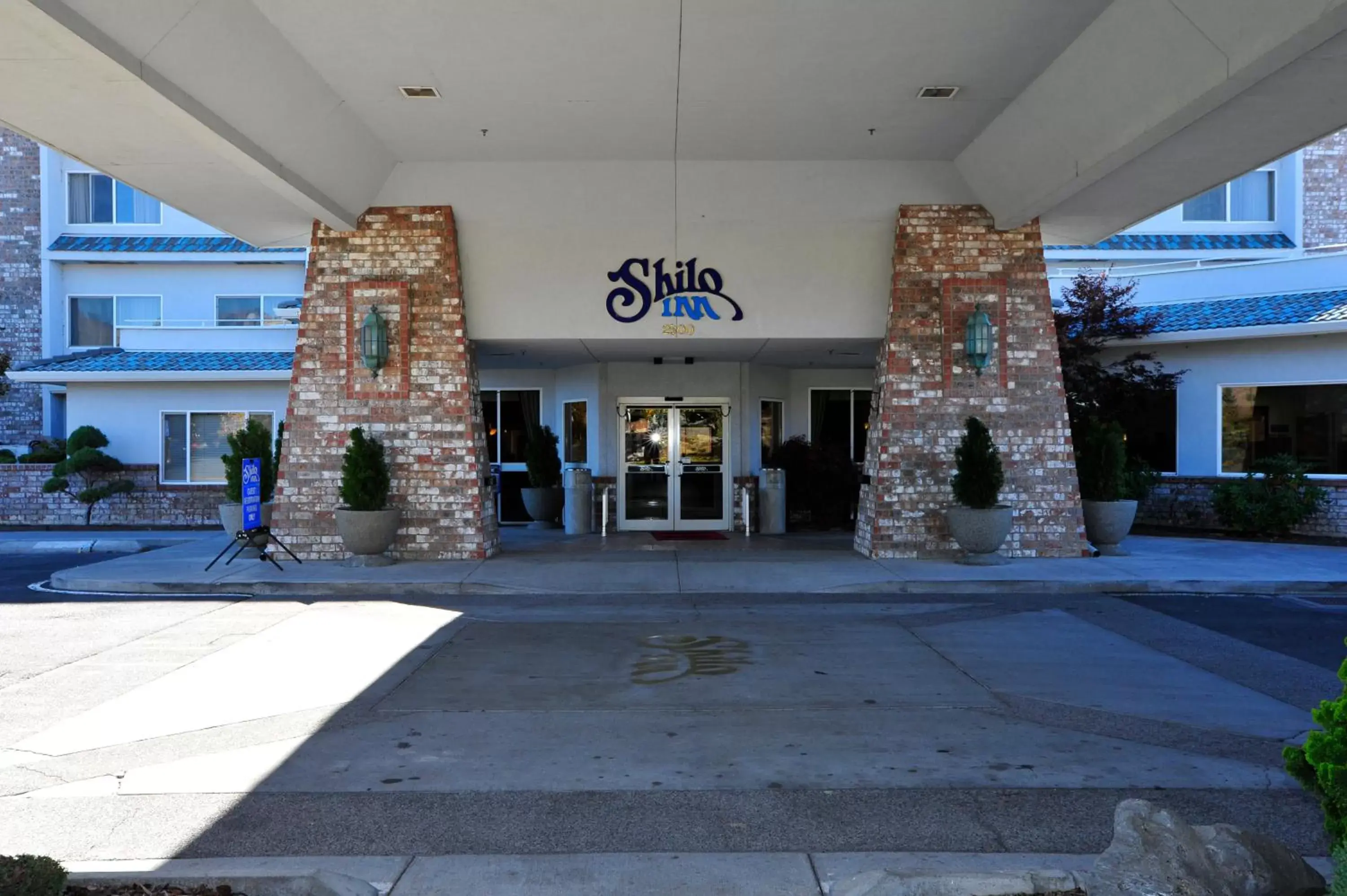 Facade/entrance in Shilo Inn Klamath Falls Facade/entrance in Shilo Inn Klamath Falls