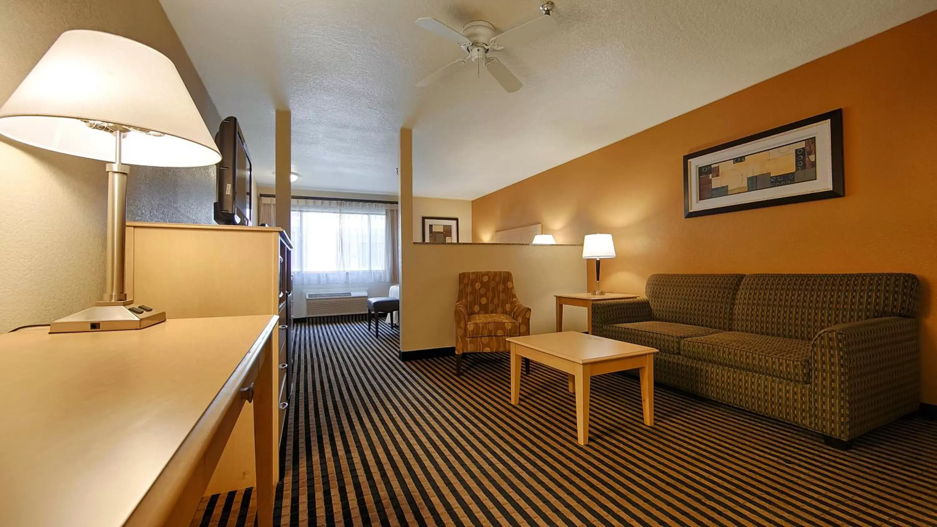 Living room, Seating Area in Best Western Plus Executive Inn & Suites