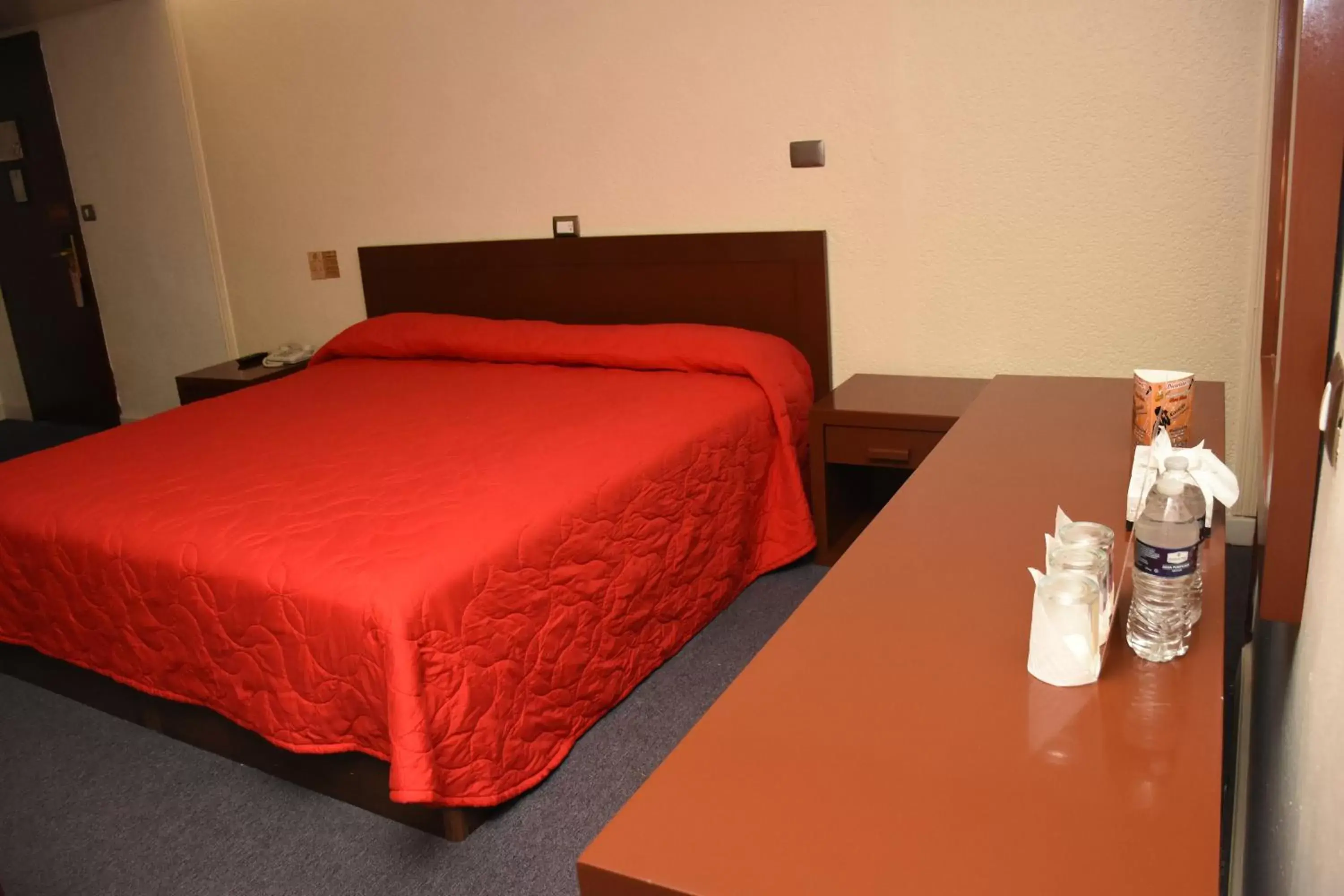 Photo of the whole room, Bed in Hotel Maria Victoria Xalapa