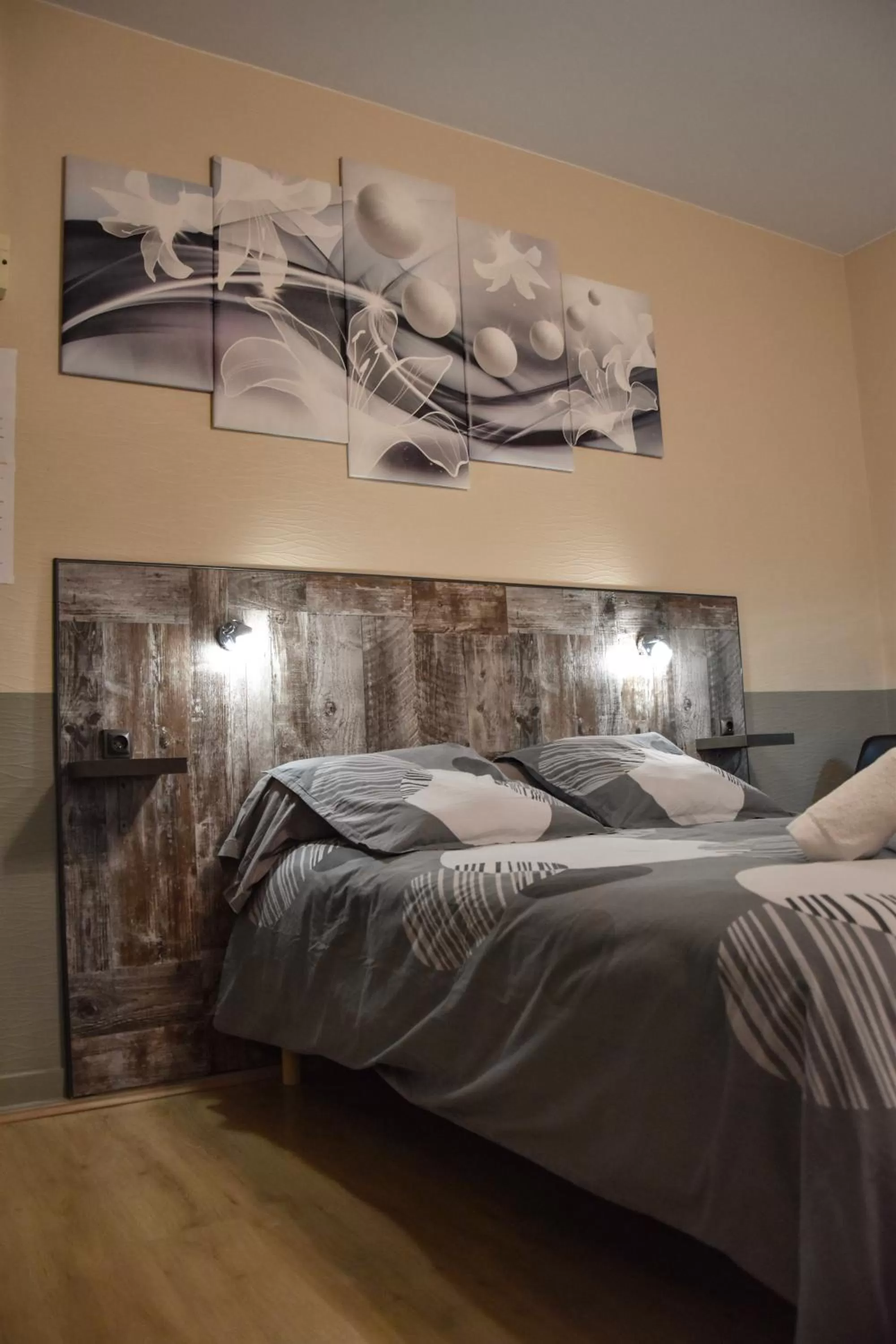 Bed in Hotel des Remparts