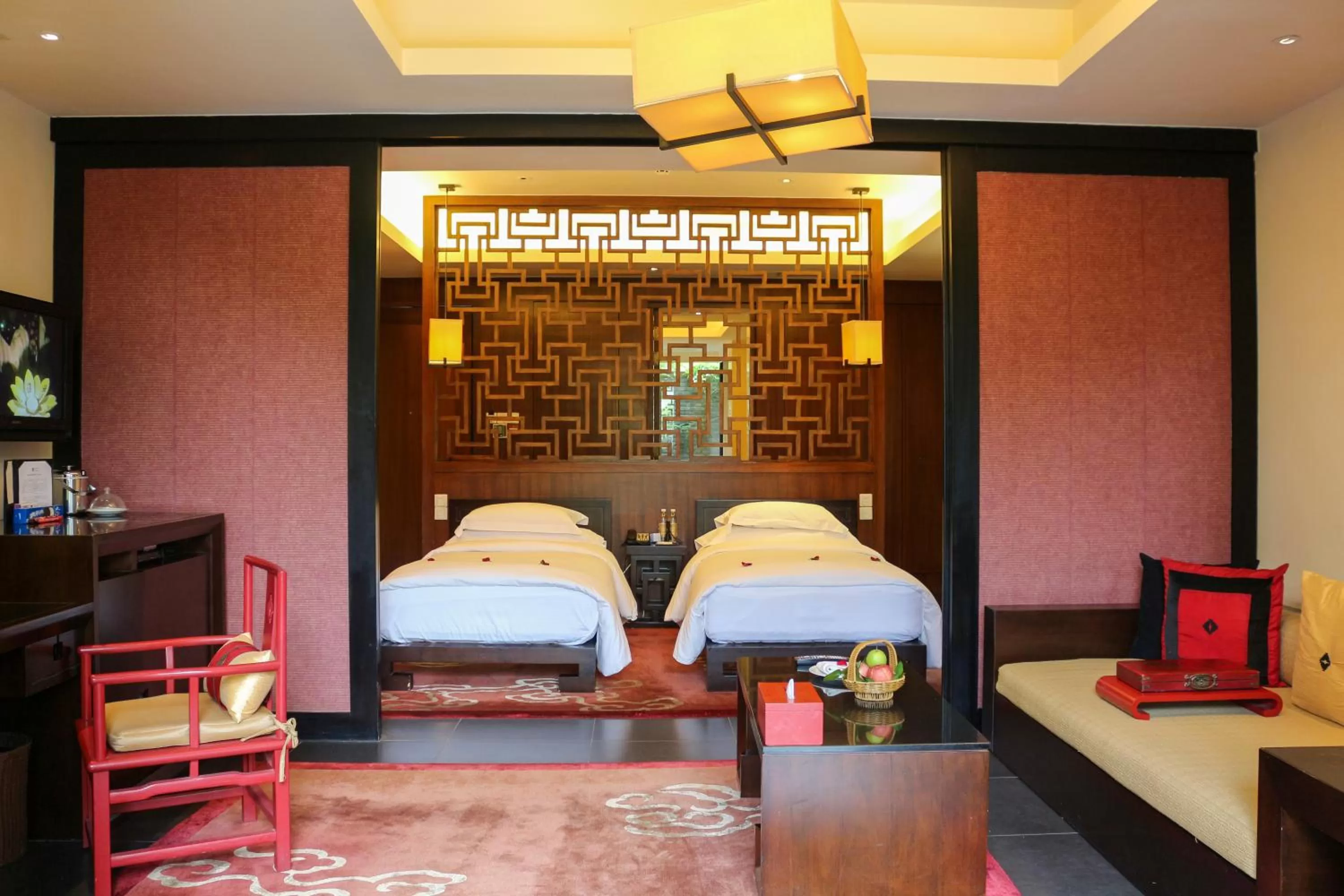 Photo of the whole room, Bed in Banyan Tree Lijiang