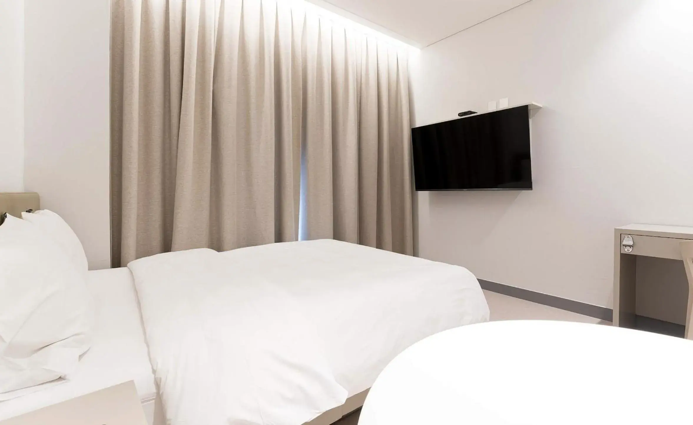 Bed in H Avenue Hotel Idae Sinchon