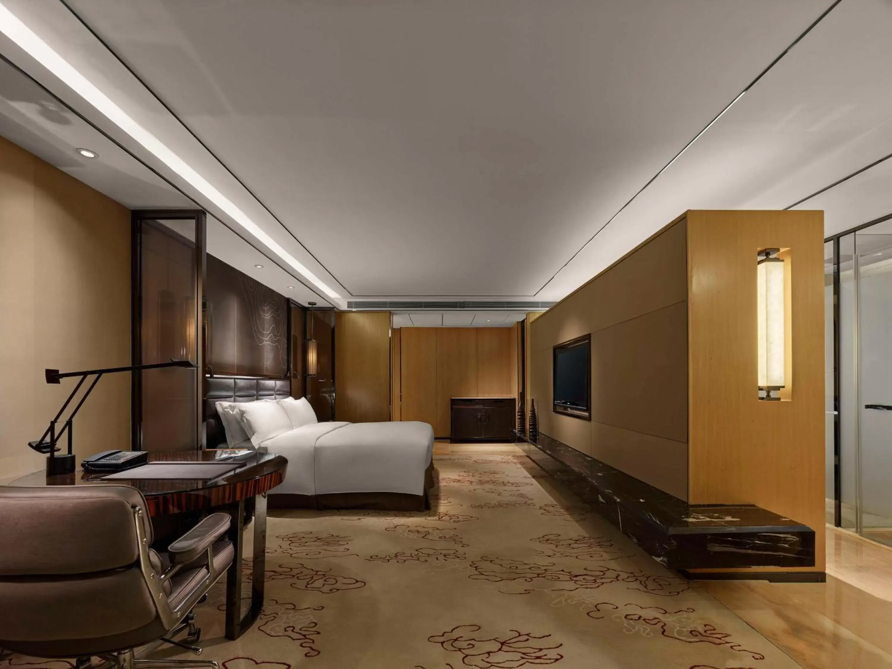 Bedroom, TV/Entertainment Center in Hilton Zhongshan Downtown