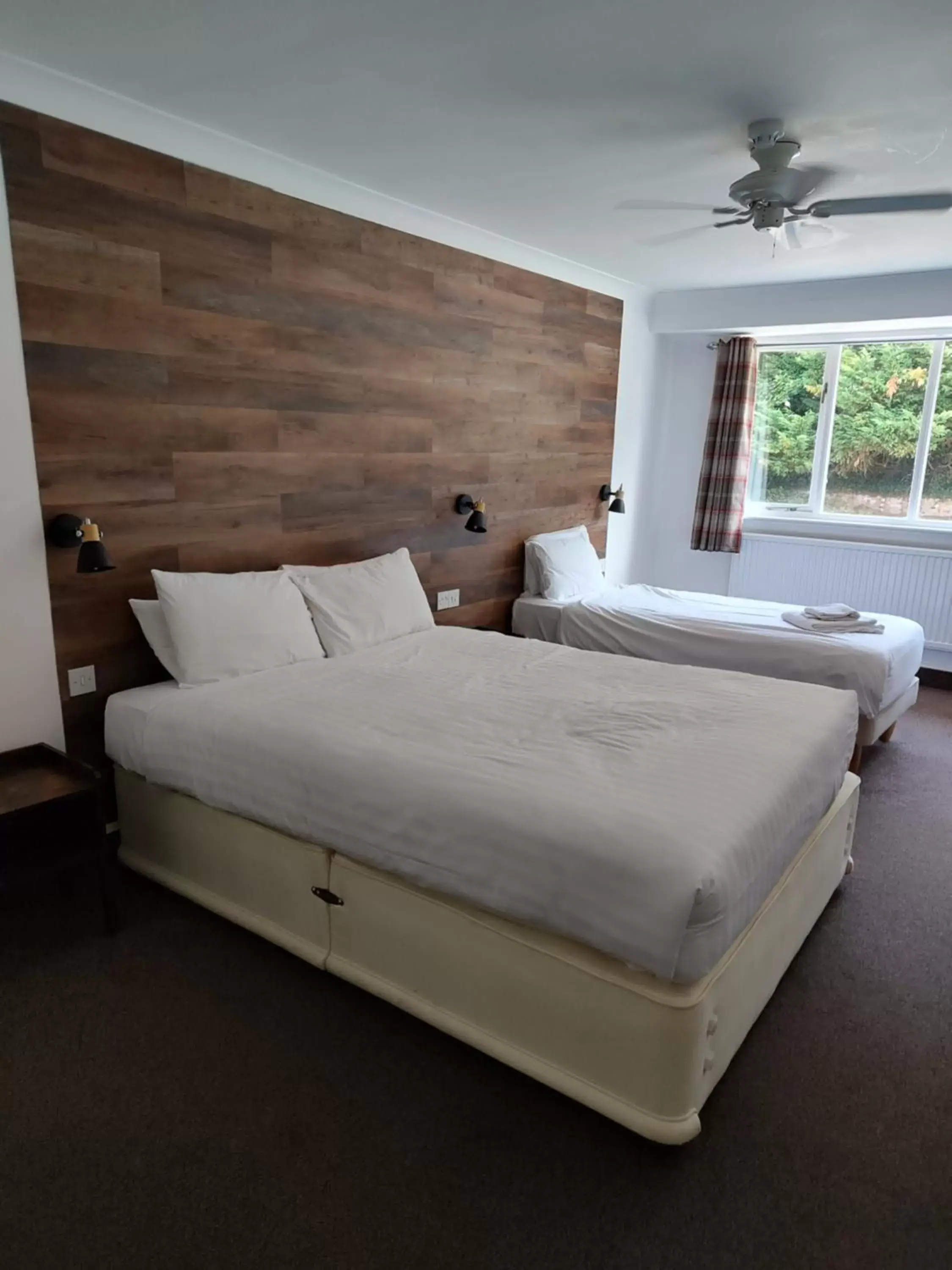 Bedroom, Bed in The Northwick Arms Hotel