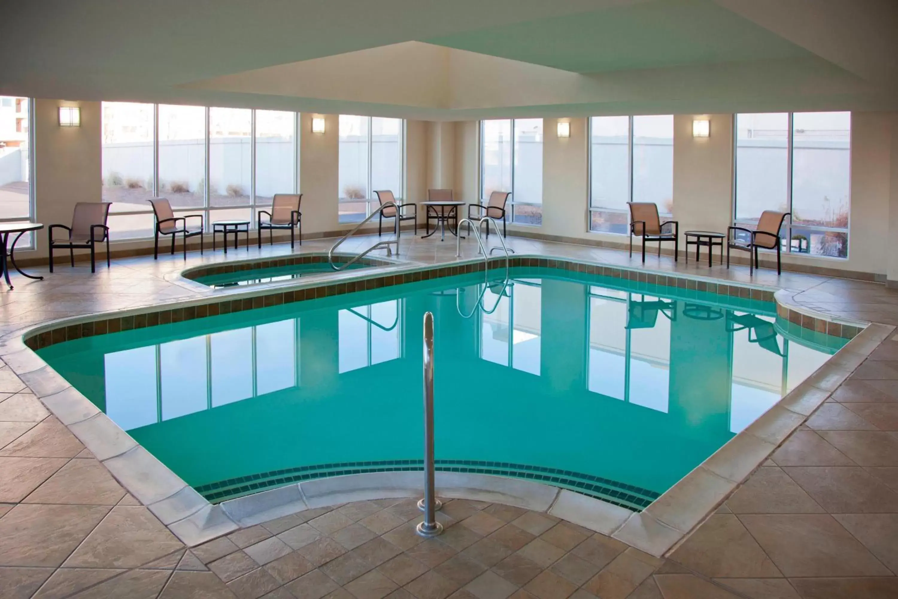 Swimming Pool in Sheraton Louisville Riverside Hotel