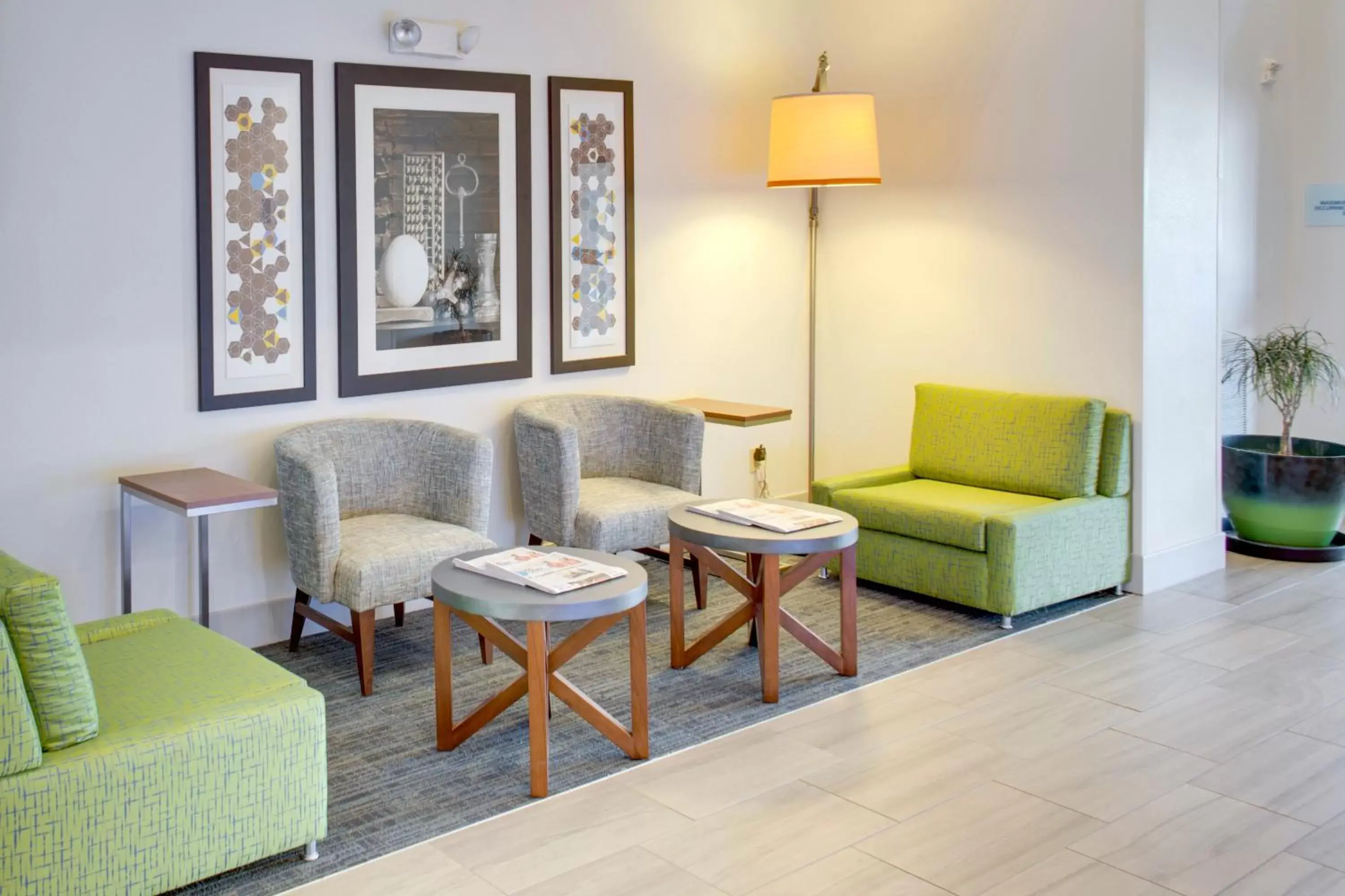 Lobby or reception, Seating Area in Holiday Inn Express Hotel & Suites Chickasha, an IHG Hotel