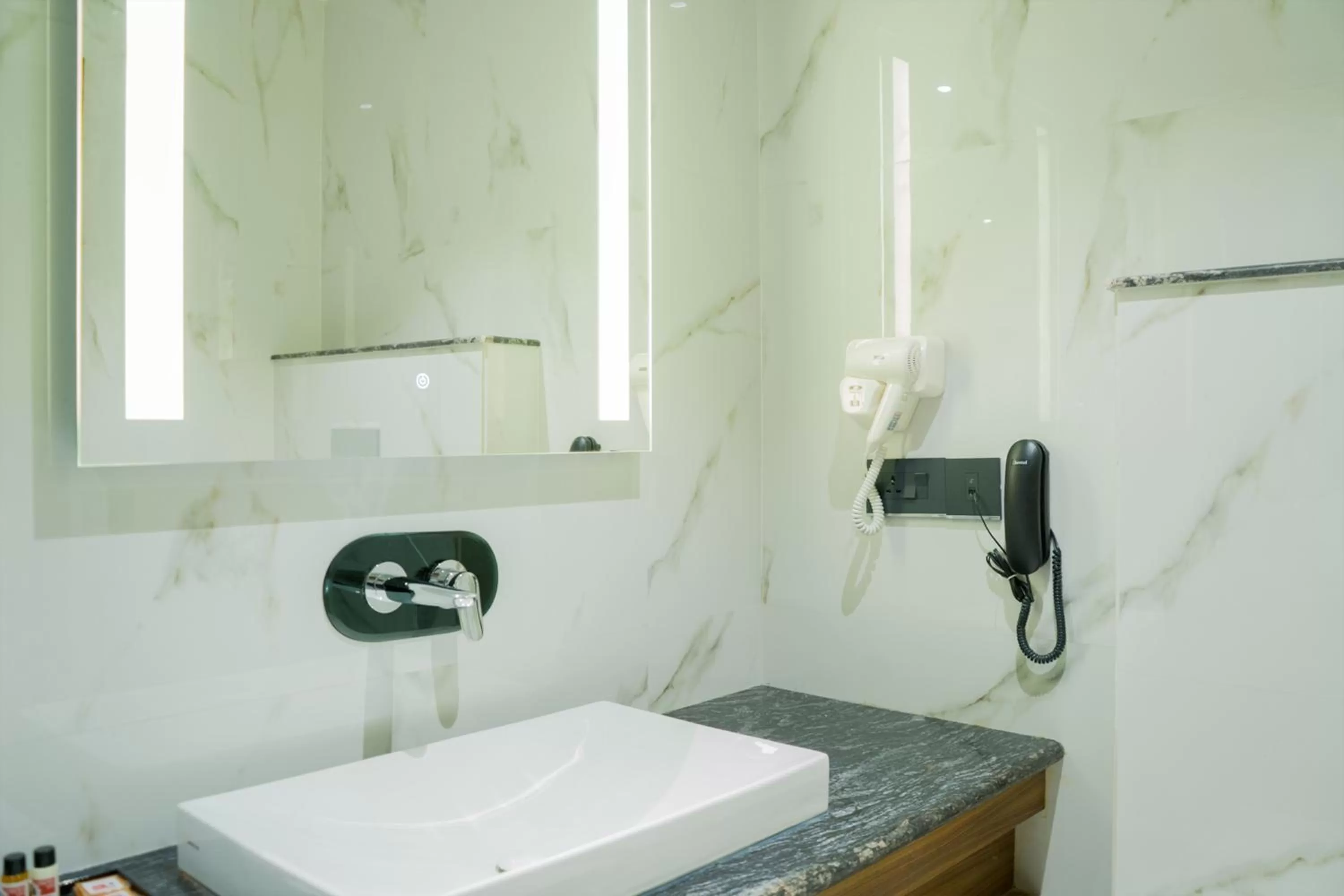 Bathroom in Clarks Inn Suites Kangra