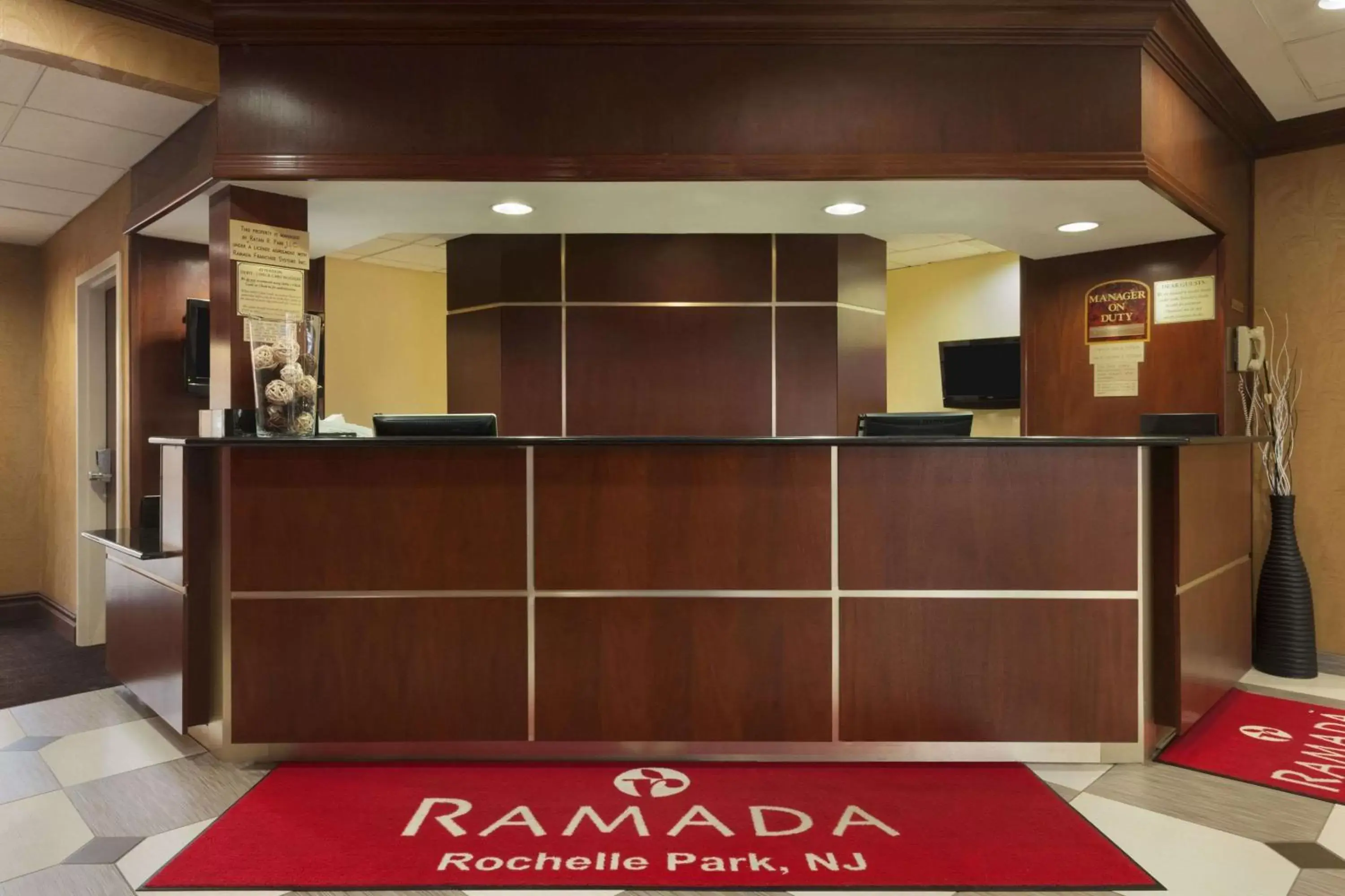 Lobby or reception, Lobby/Reception in Ramada by Wyndham Rochelle Park Near Paramus