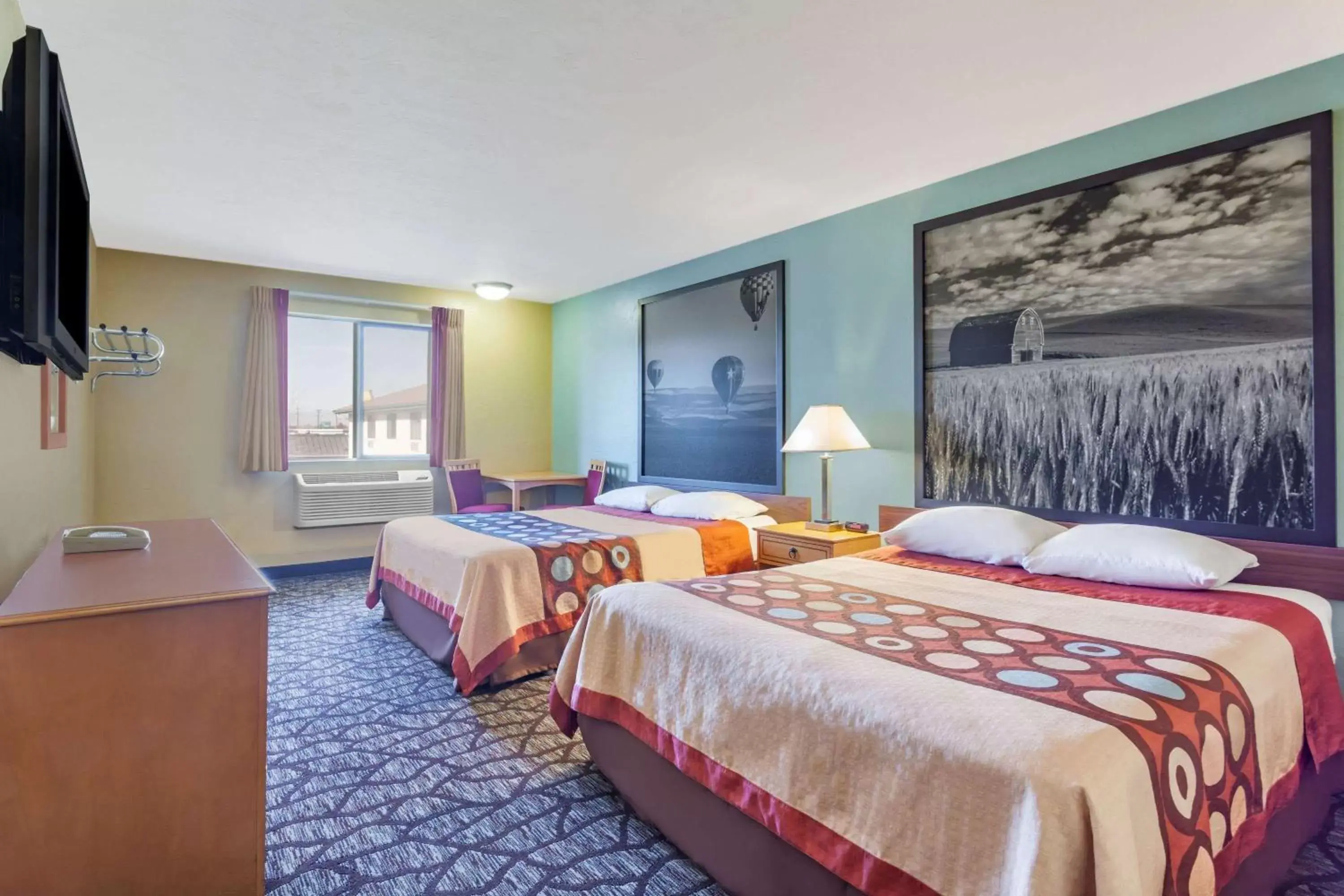 Photo of the whole room, Bed in Super 8 by Wyndham Union Gap Yakima Area