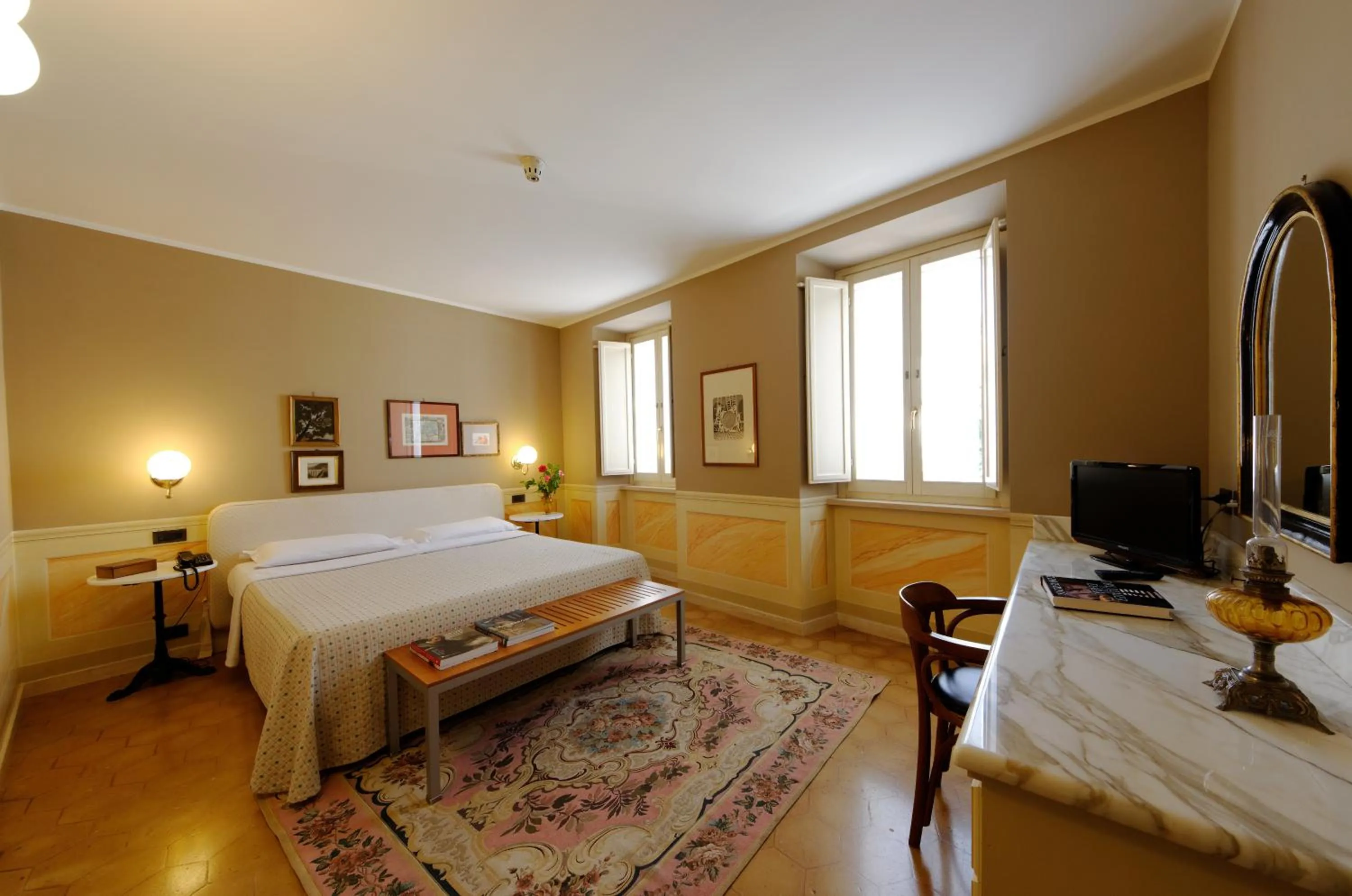 Bed in Hotel San Luca