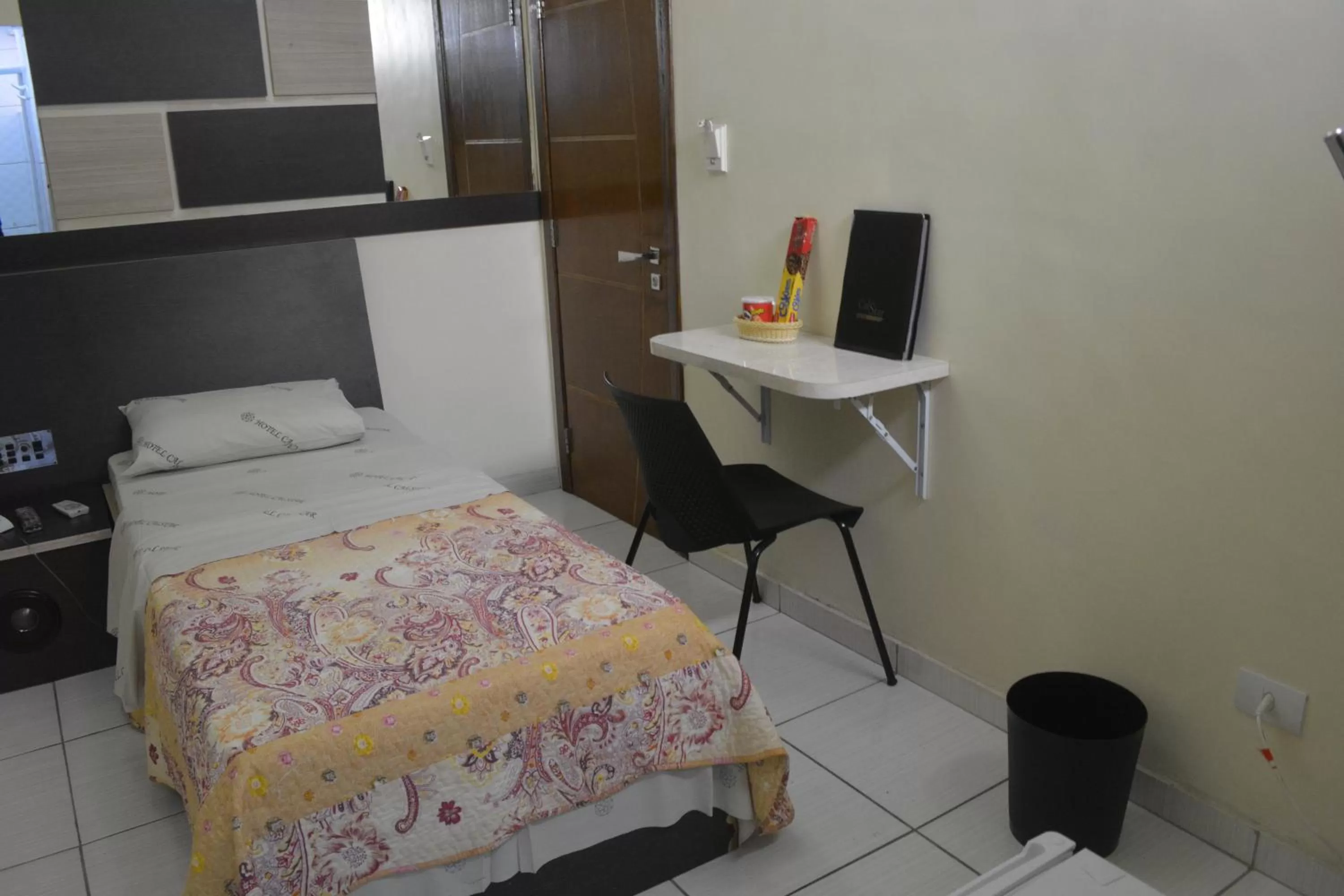 Bed in Hotel Calstar