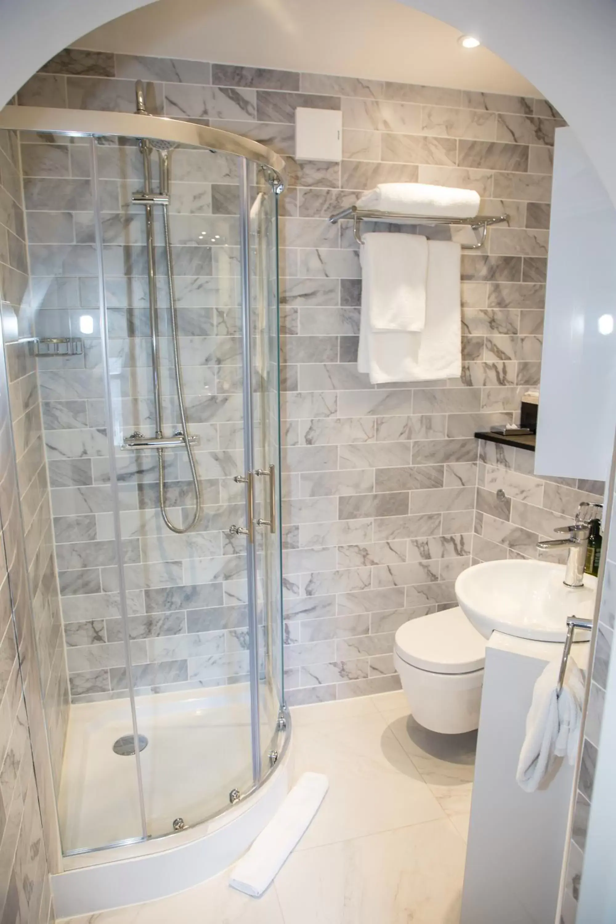 Shower, Bathroom in Lansbury Heritage Hotel
