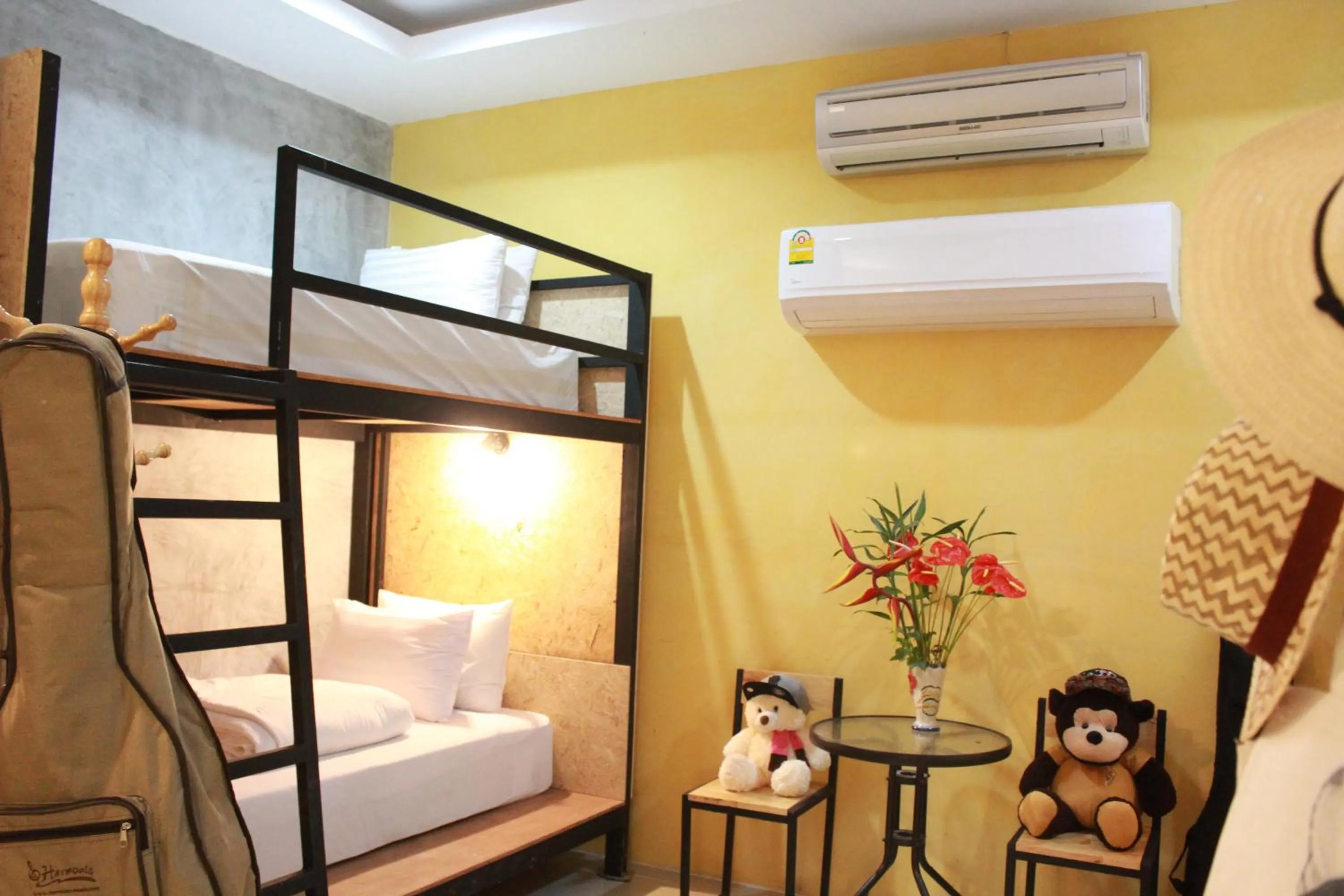 Property building, Bed in Eat n Sleep