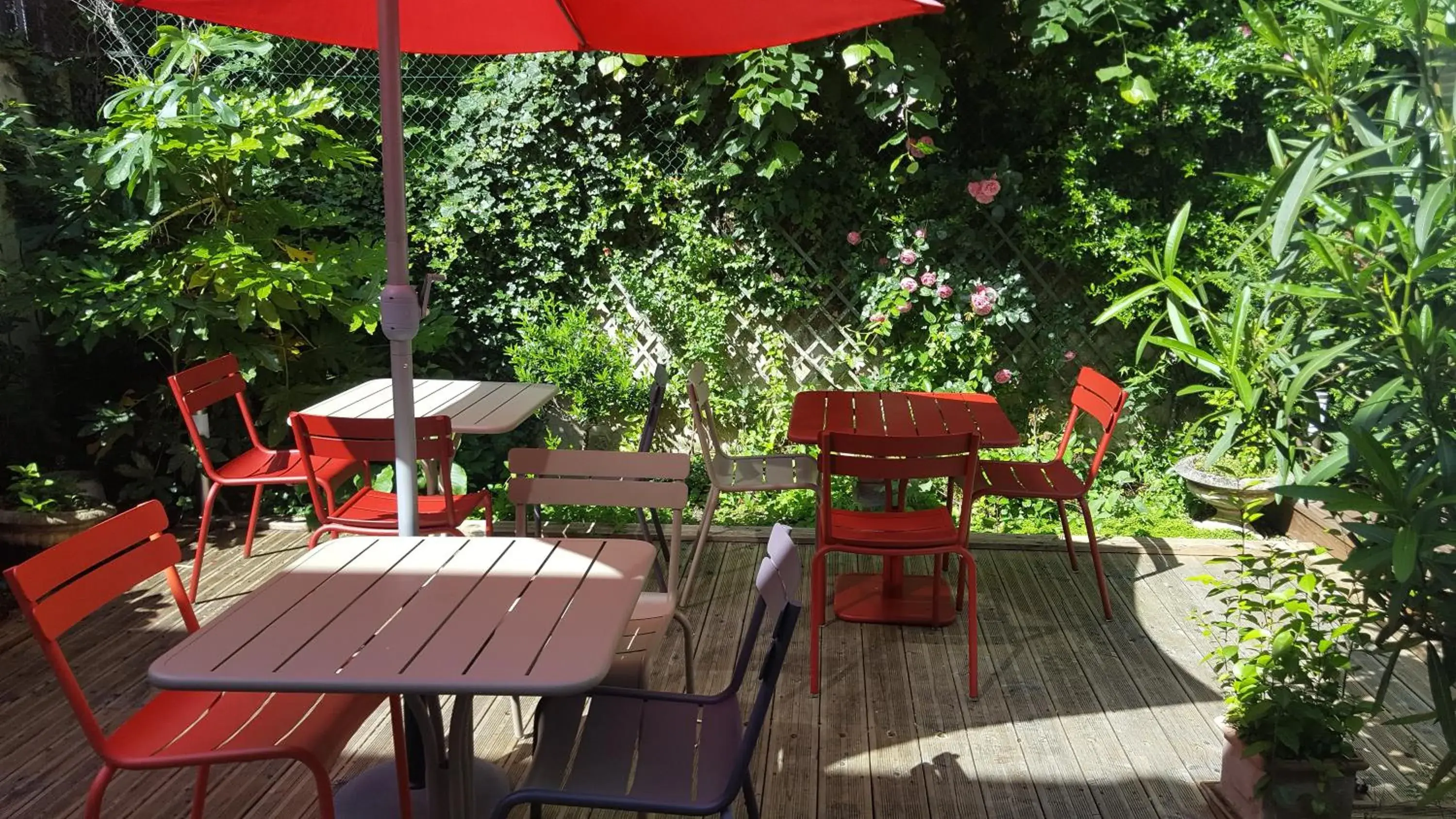 Patio in Hotel Mirabeau