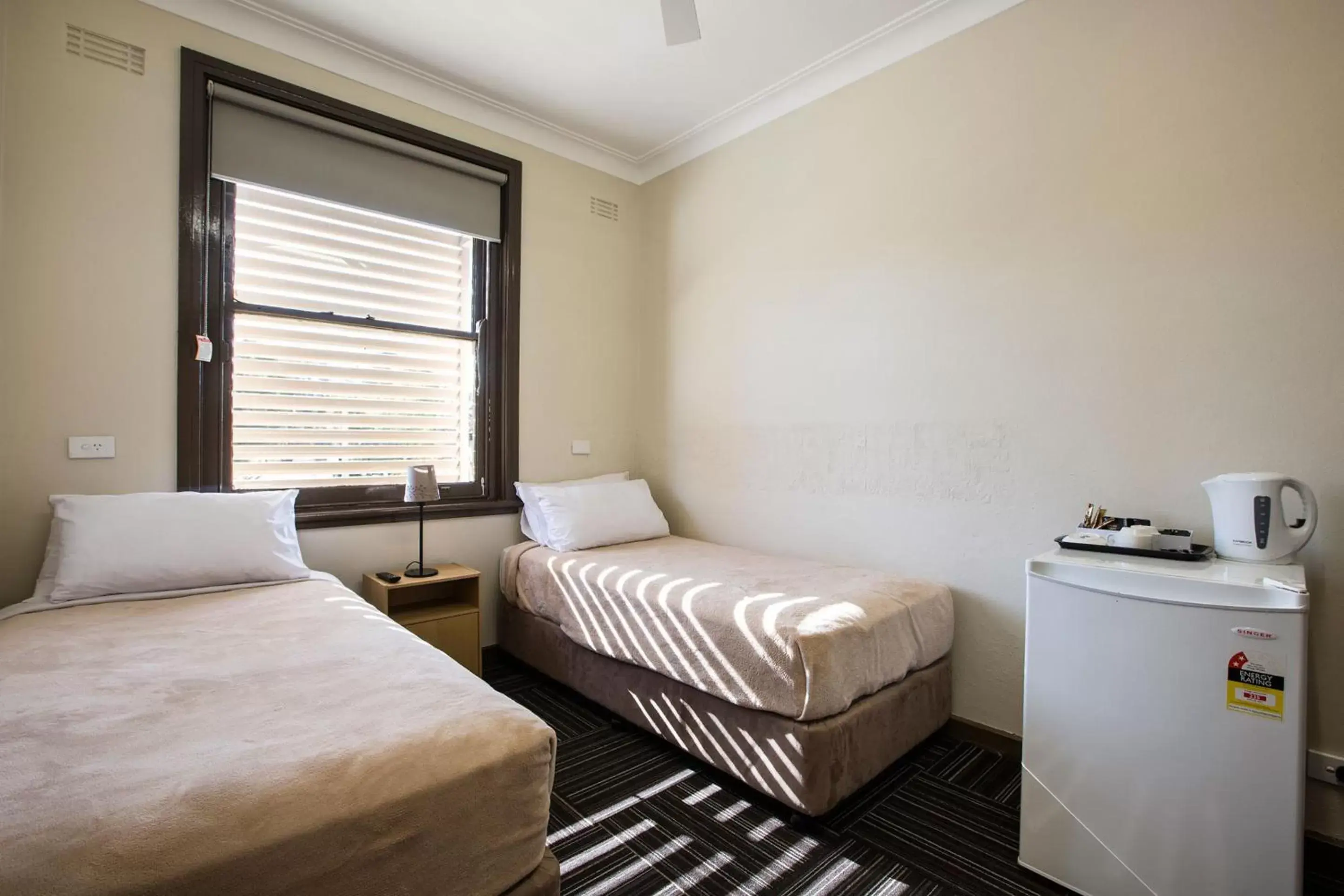 Bedroom, Bed in Toongabbie Hotel