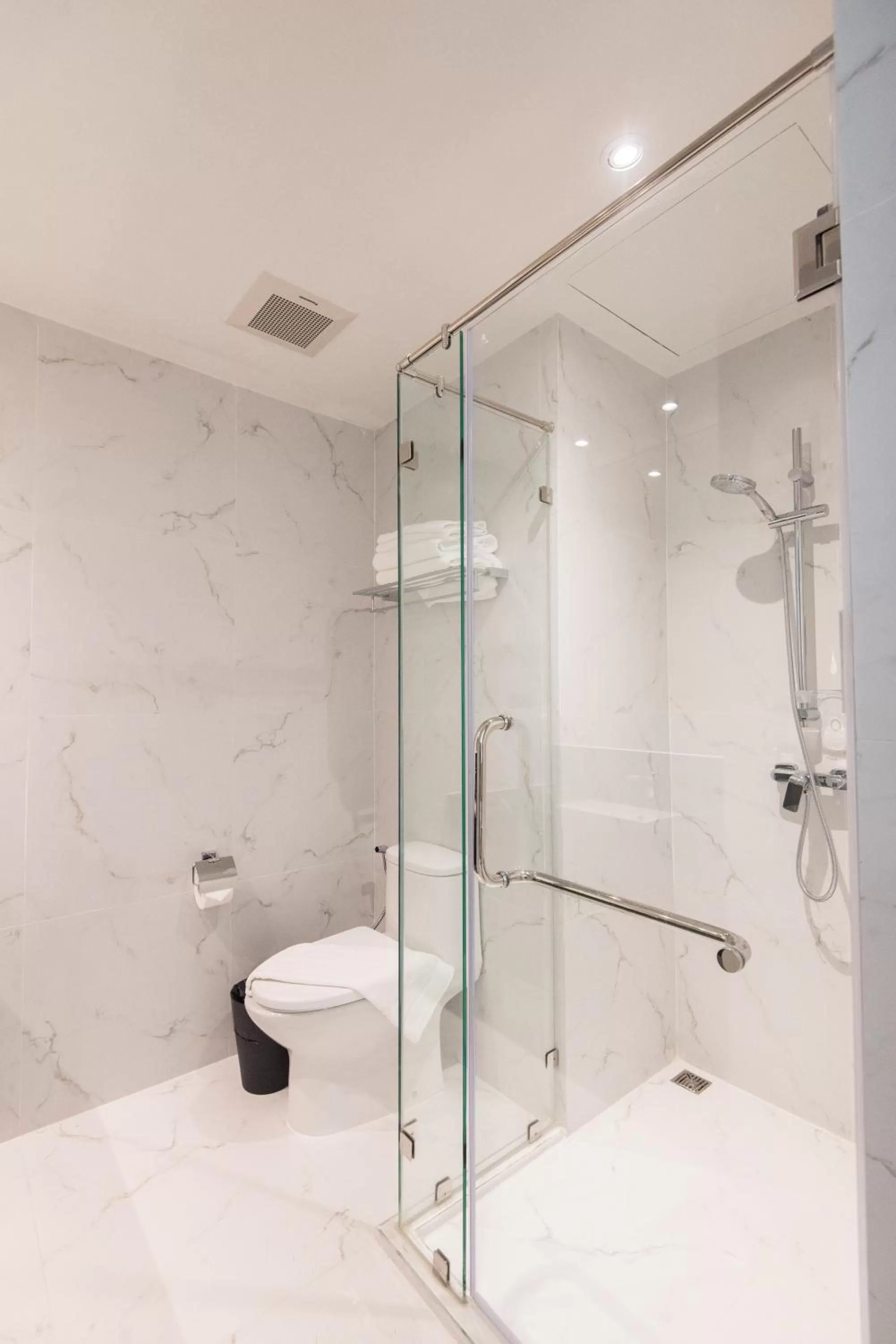 Shower in Madison Bangkok Hotel