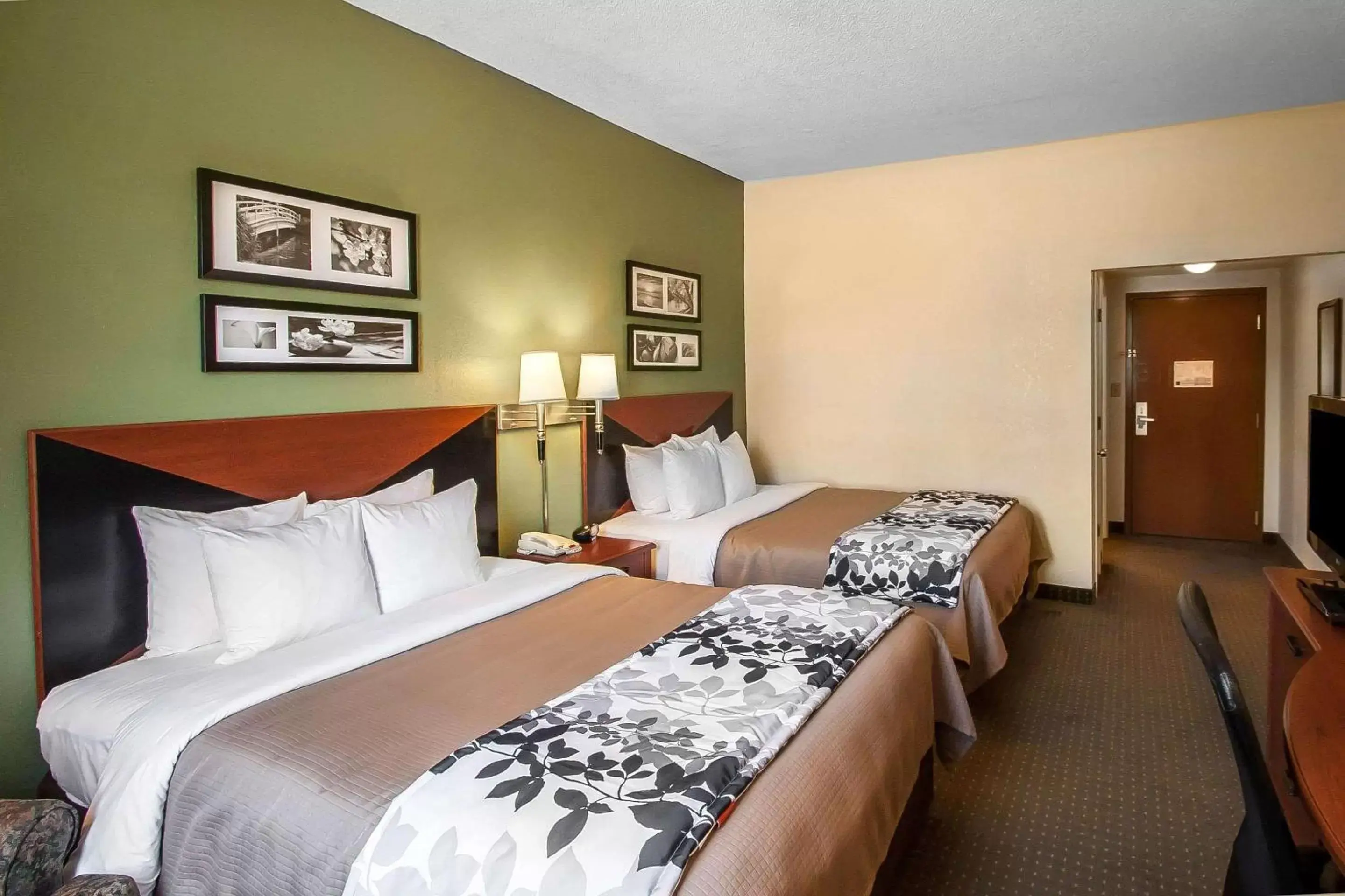 Photo of the whole room, Bed in Sleep Inn & Suites Airport Pearl