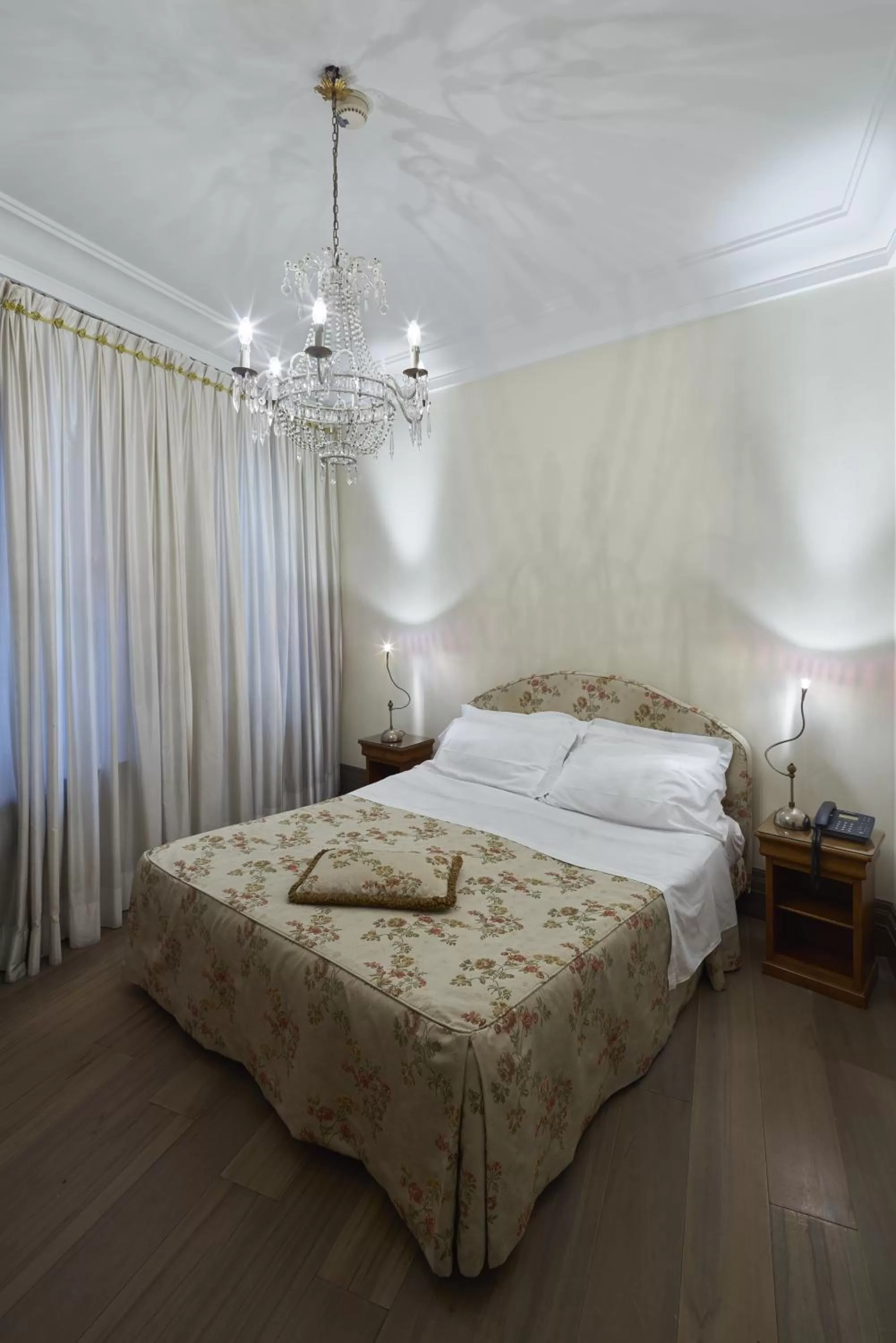 Bedroom, Bed in Albergo Cappello