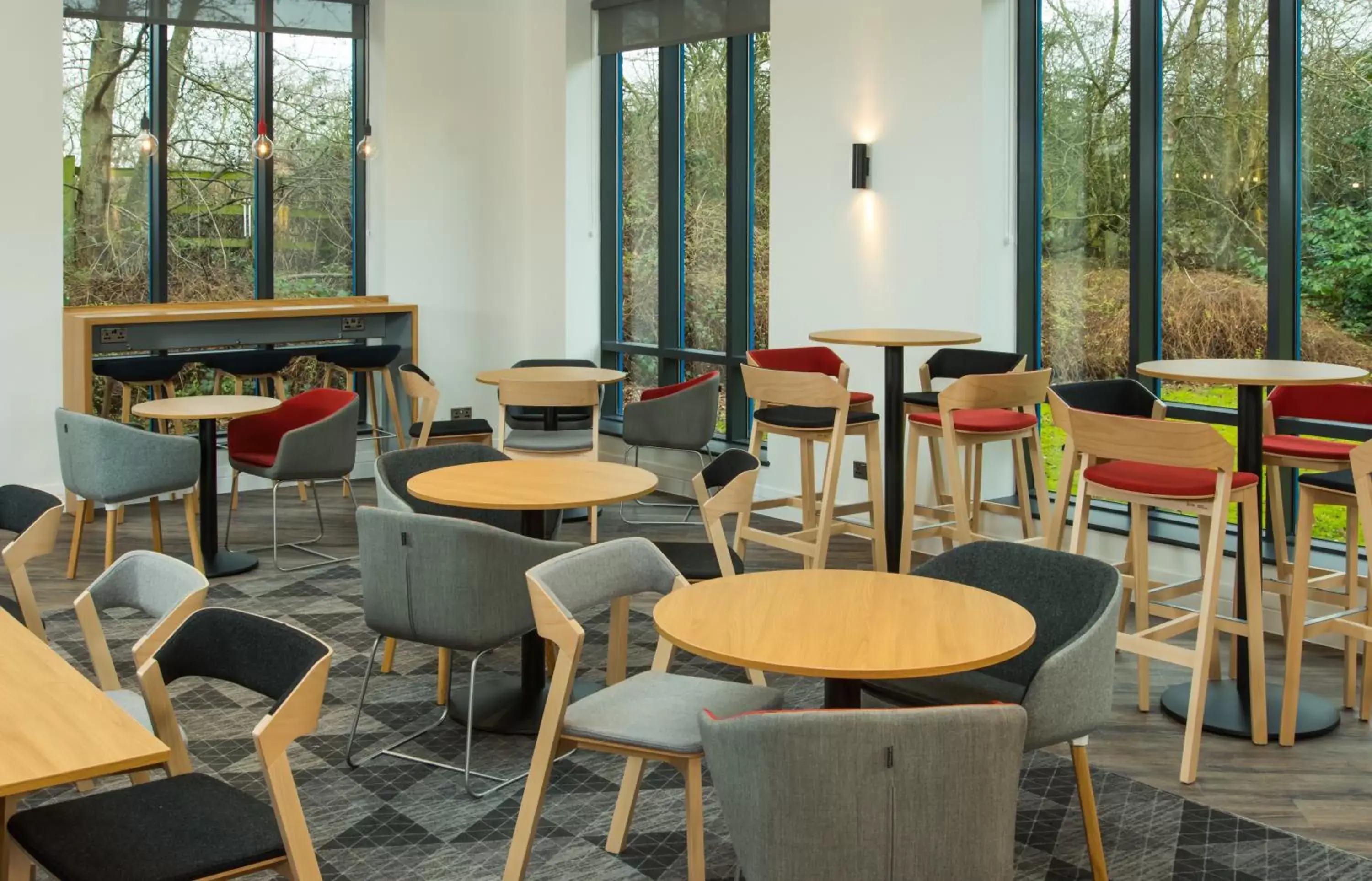 Restaurant/places to eat, Lounge/Bar in Holiday Inn Express Birmingham NEC, an IHG Hotel