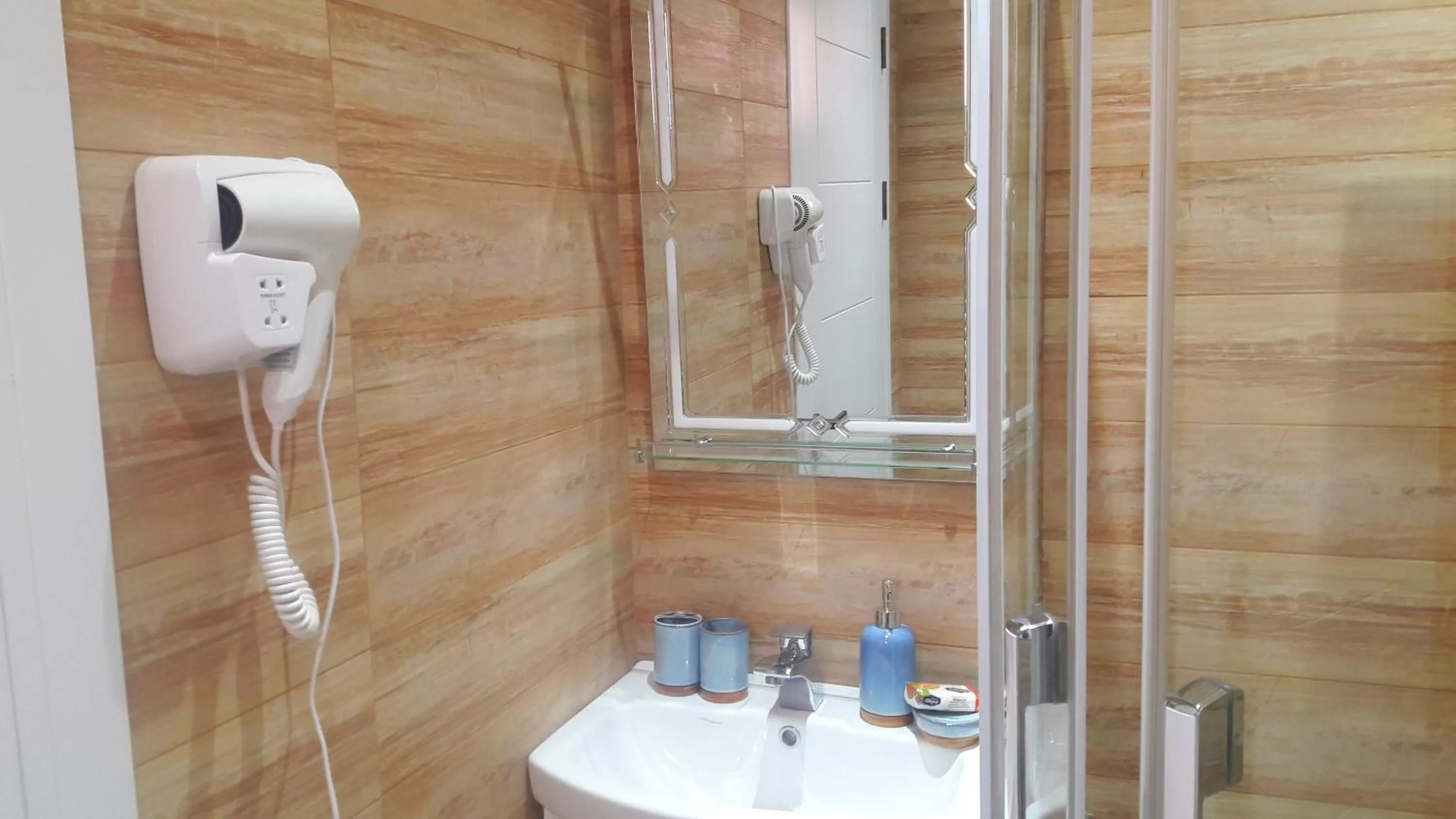 Hotel Lilo near Airport