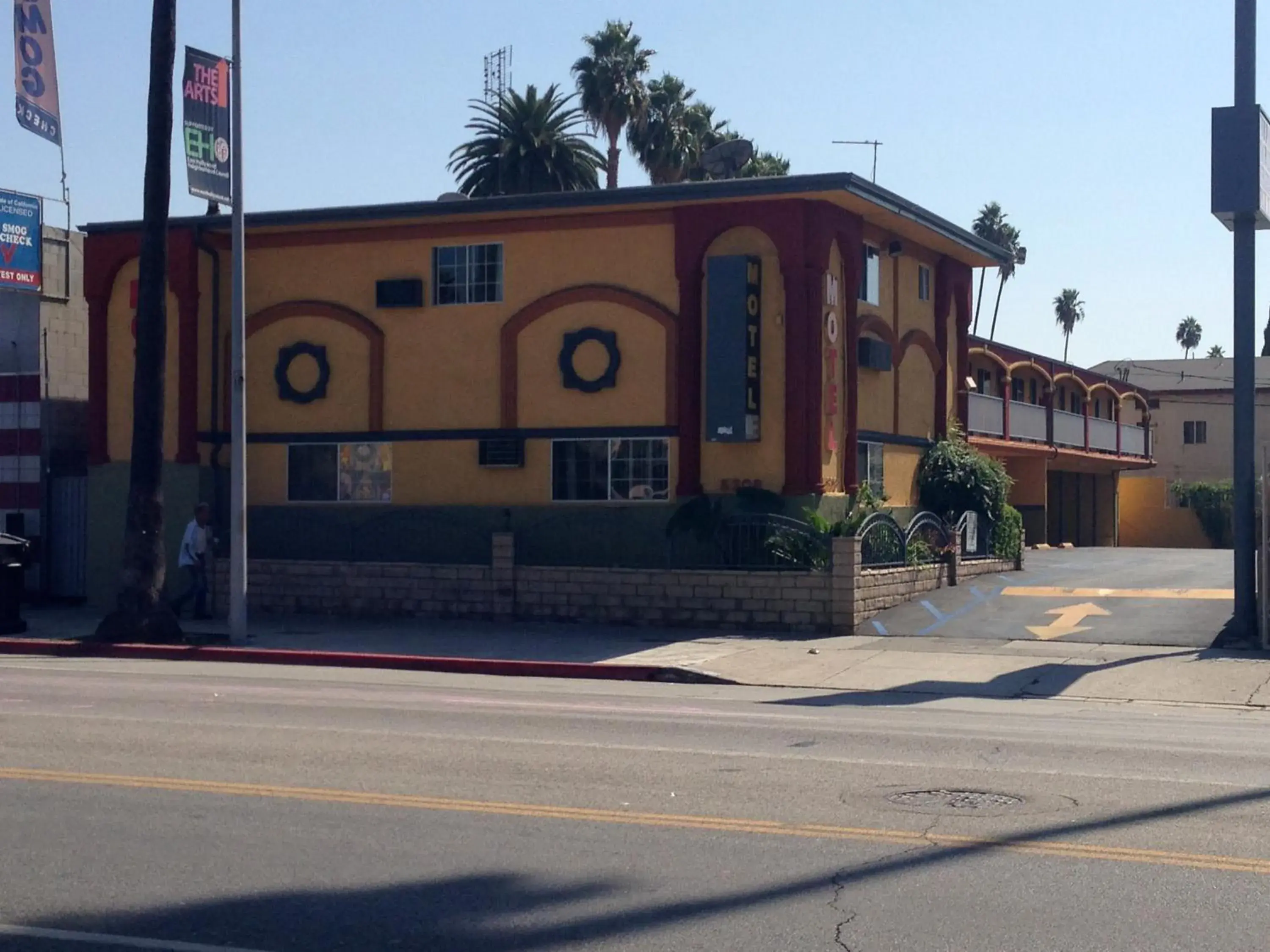 Facade/entrance, Property Building in Economy Inn Hollywood