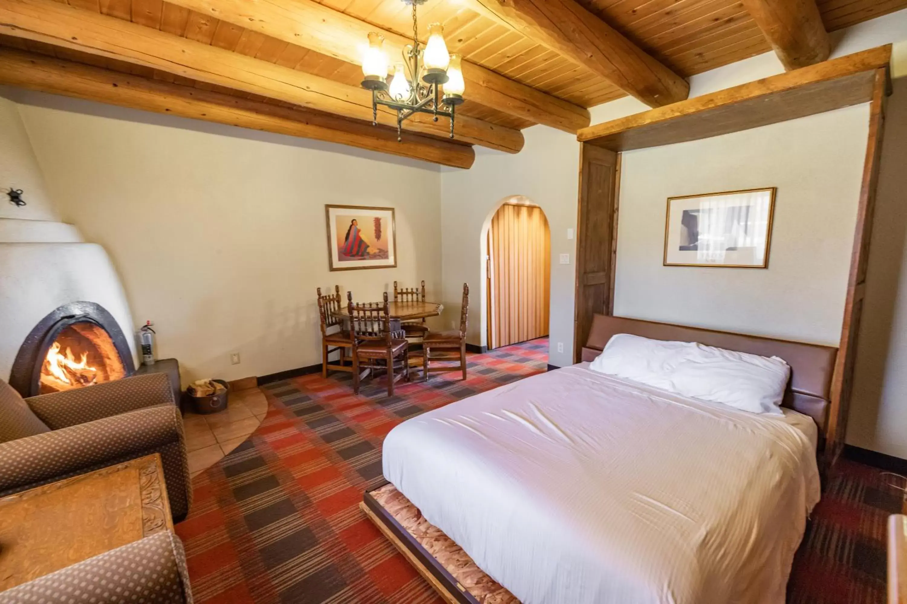 Bed in Sagebrush Inn & Suites