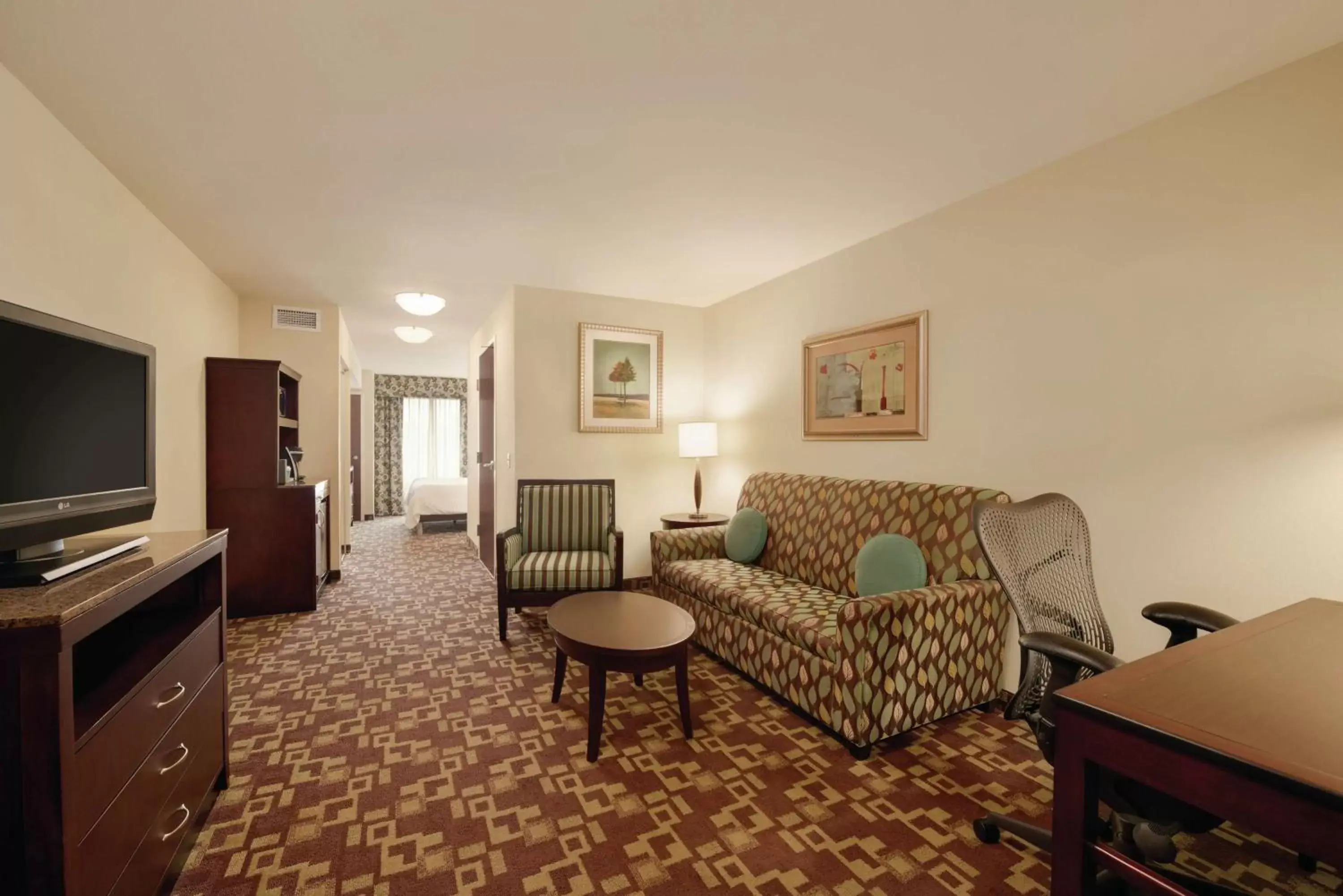 Bedroom, Seating Area in Hilton Garden Inn Warner Robins