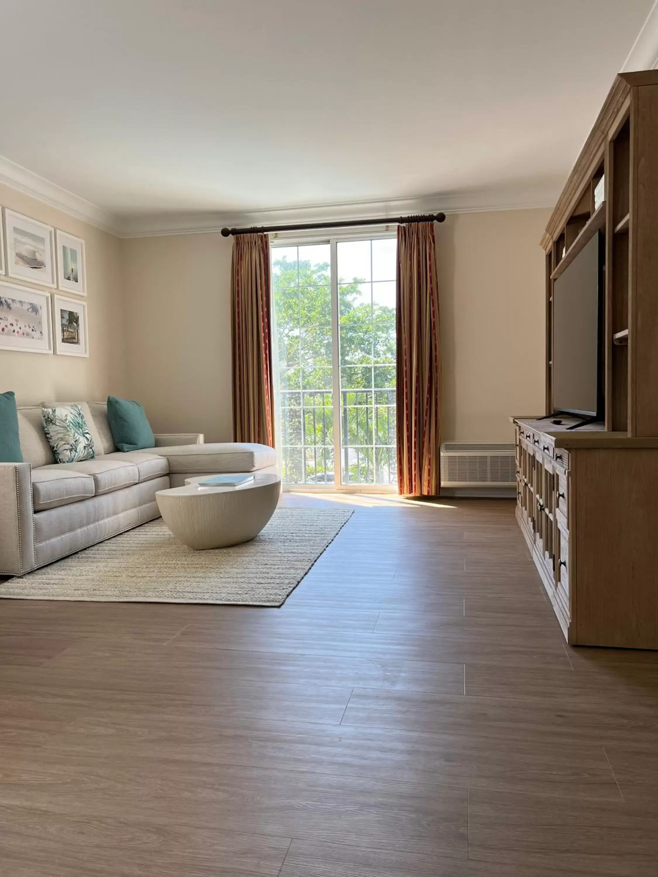 Living room, Seating Area in The Capri Inn