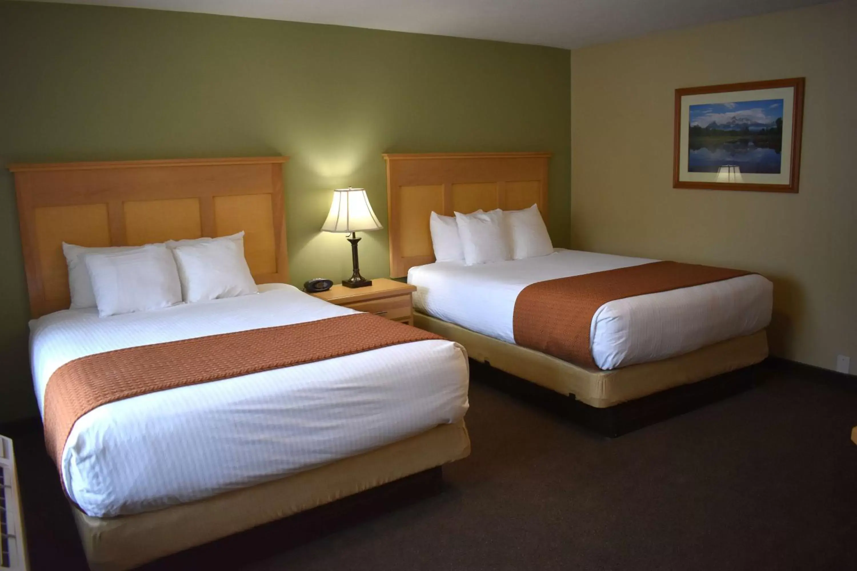 Photo of the whole room, Bed in Best Western Driftwood Inn