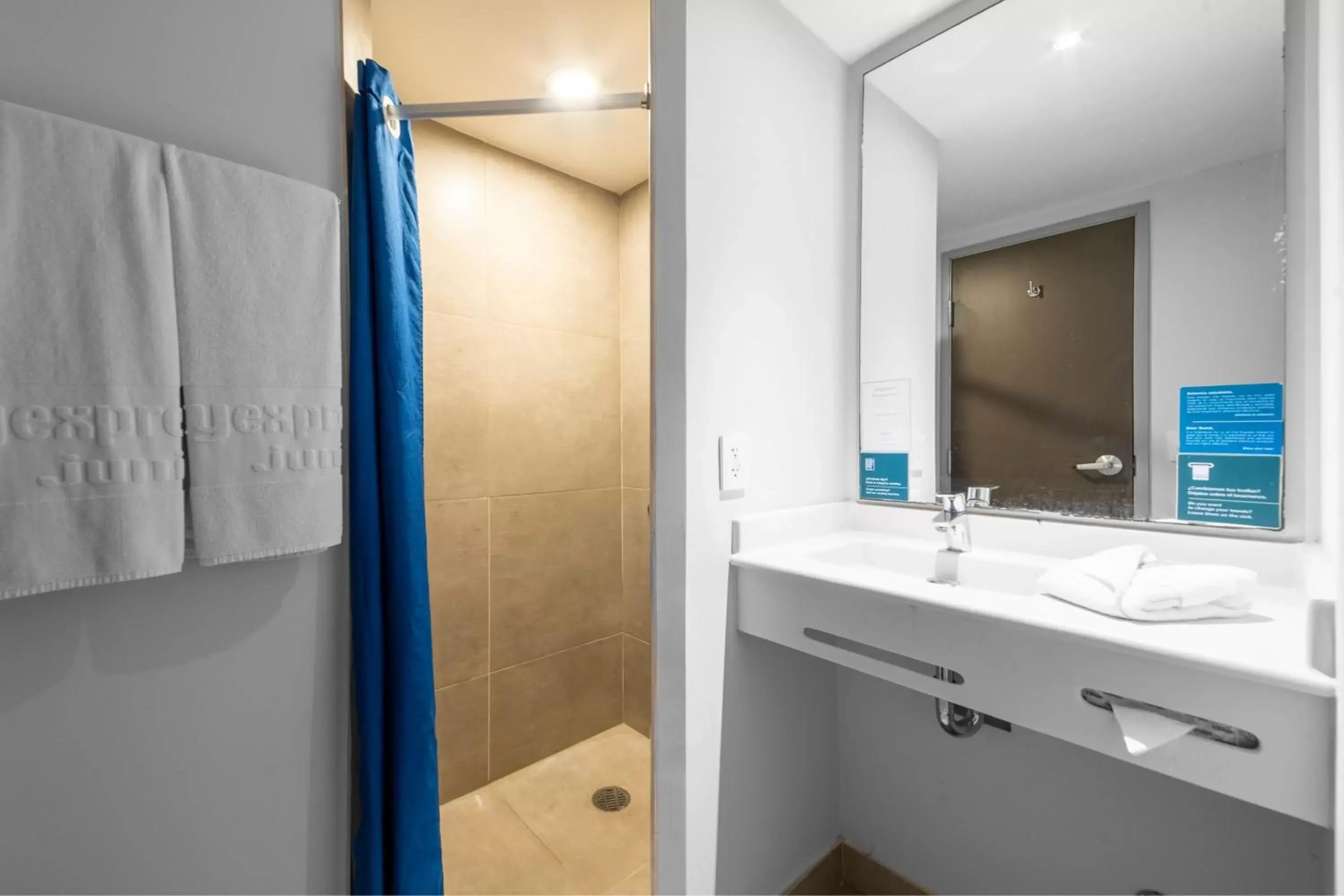 Bathroom in City Express Junior by Marriott Merida Altabrisa