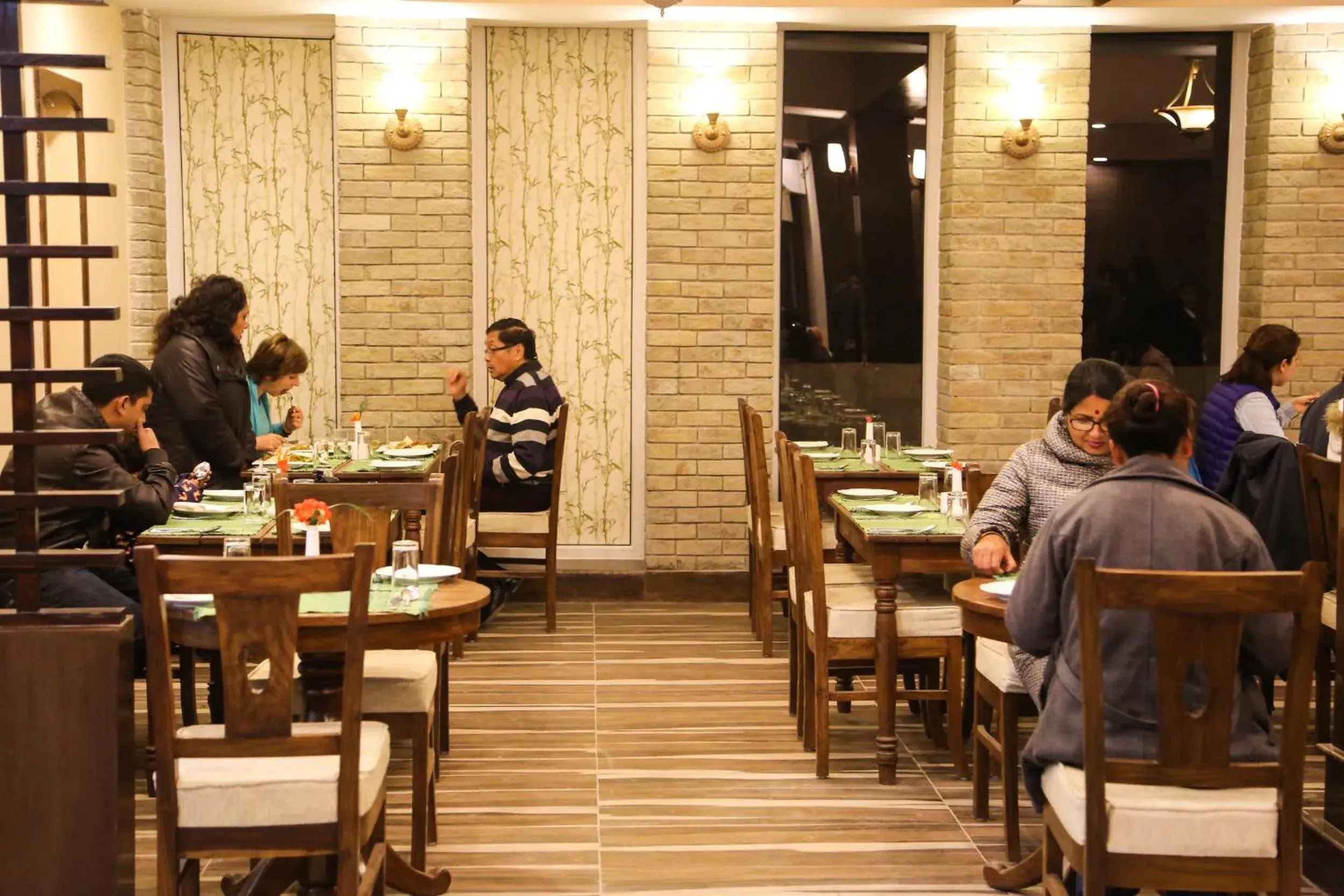 Restaurant/Places to Eat in Da Yatra Courtyard Hotel