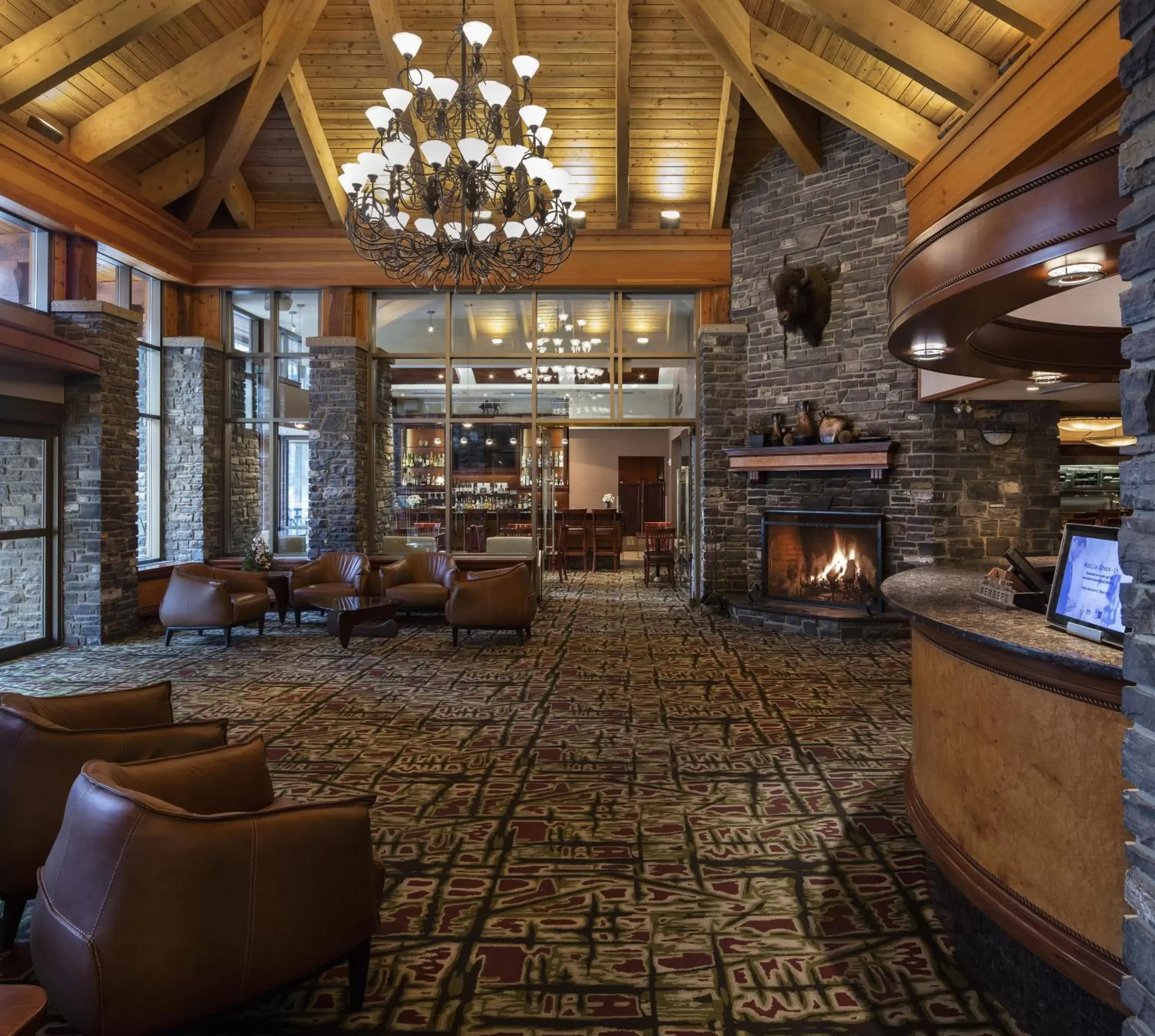 Lobby or reception, Lounge/Bar in Royal Canadian Lodge