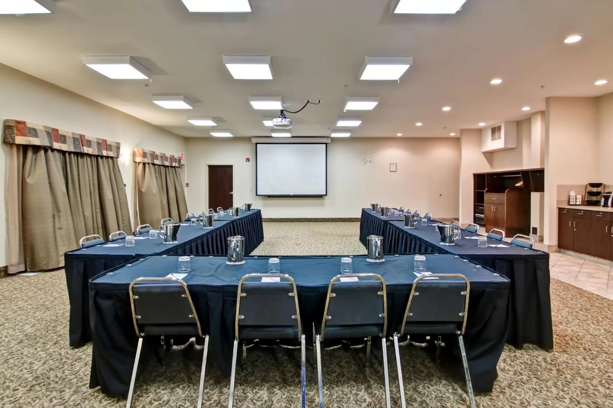 Banquet/Function facilities in Canalta Camrose