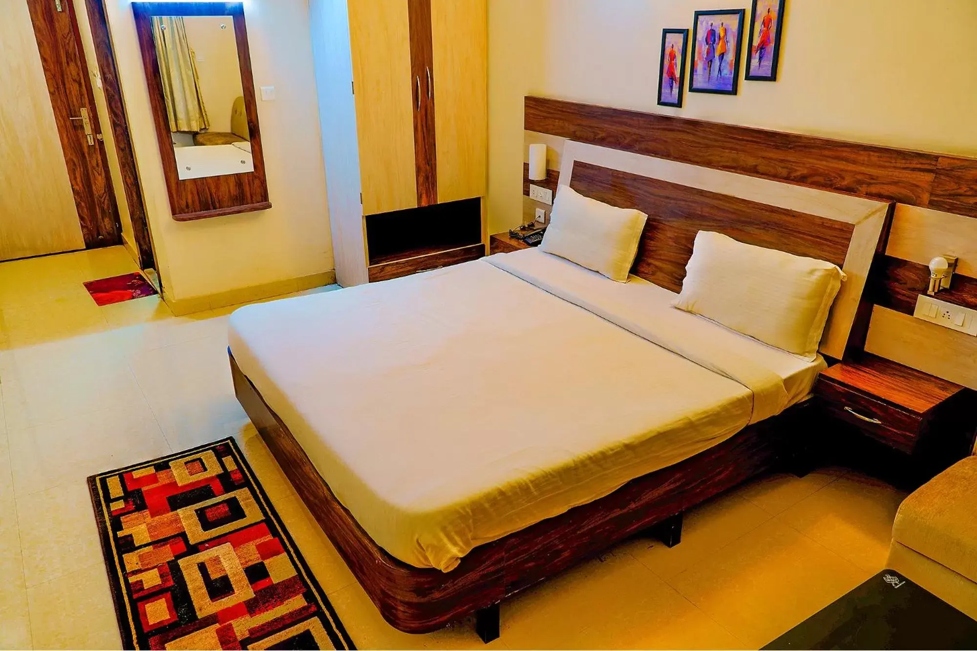 Bed in FabHotel Kanchan Plaza