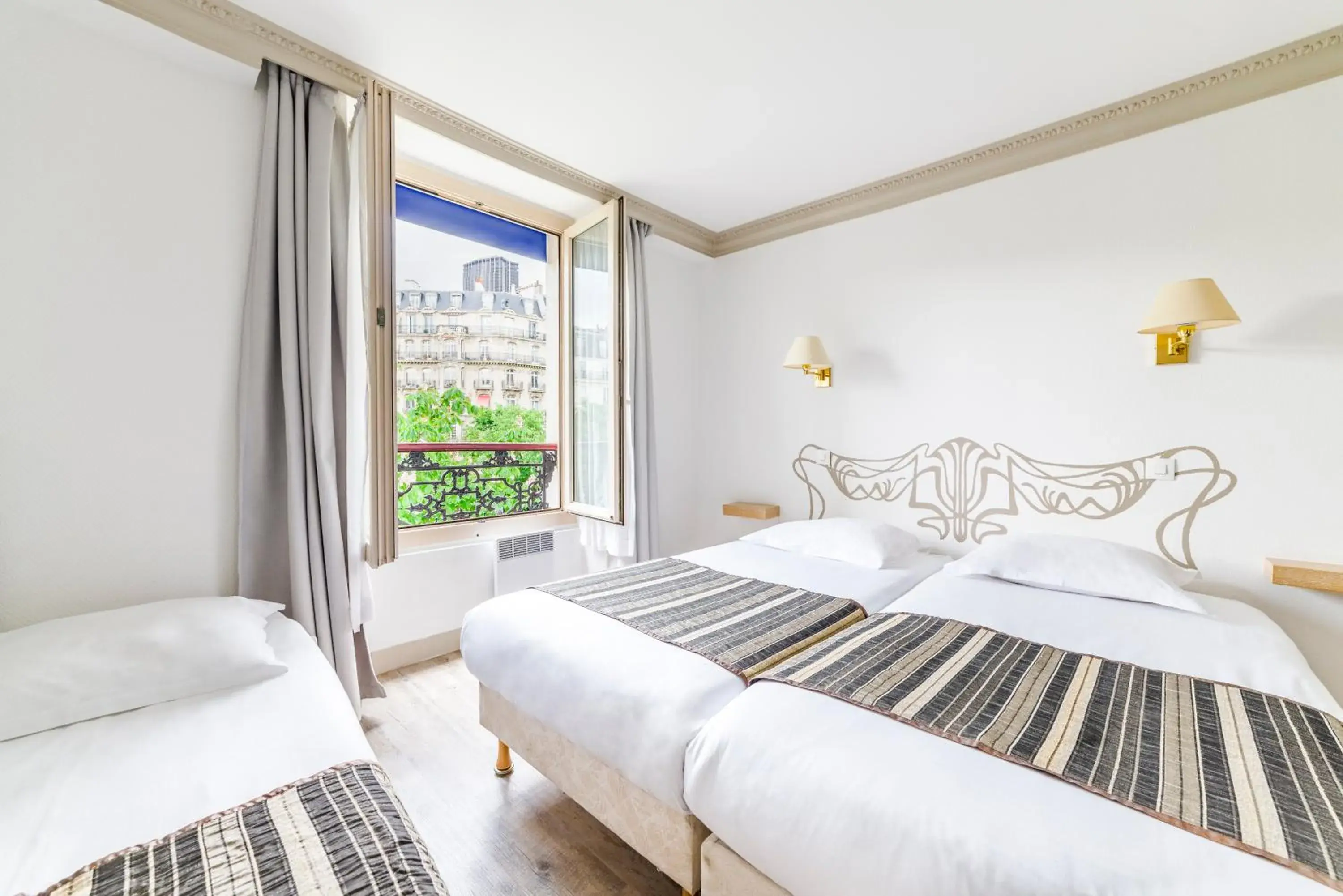 Bed, Room Photo in Hotel Korner Montparnasse
