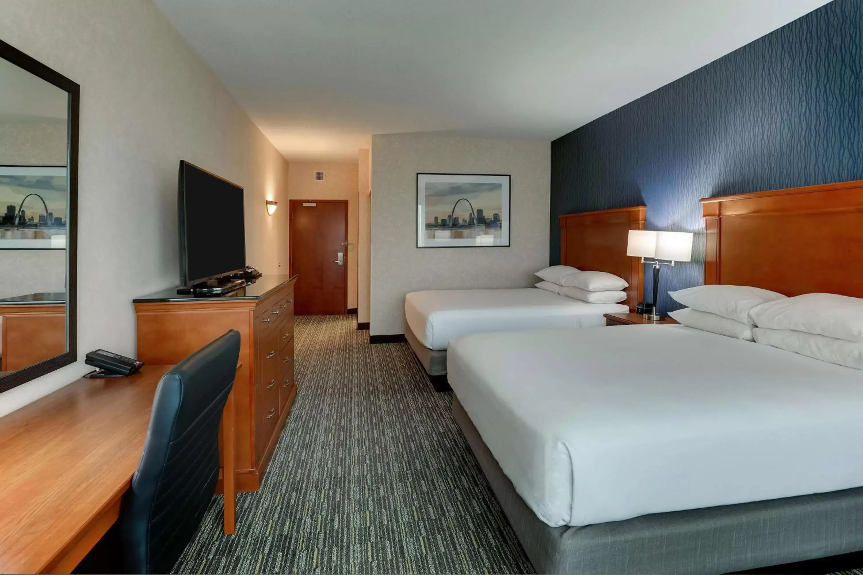 Bedroom, Bed in Drury Inn & Suites St. Louis Arnold